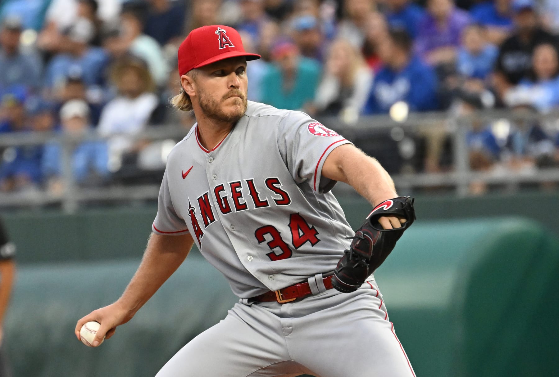 KANSAS CITY, MO - JULY  25: Los Angeles Angels starting pitcher Noah Syndergaard (34)  pitches in the first inning during a MLB game between the Los Angeles Angels and the Kansas City Royals on July 25, 2022, at Kauffman Stadium, Kansas City, MO. Photo by Keith Gillett/Icon Sportswire via Getty Images),