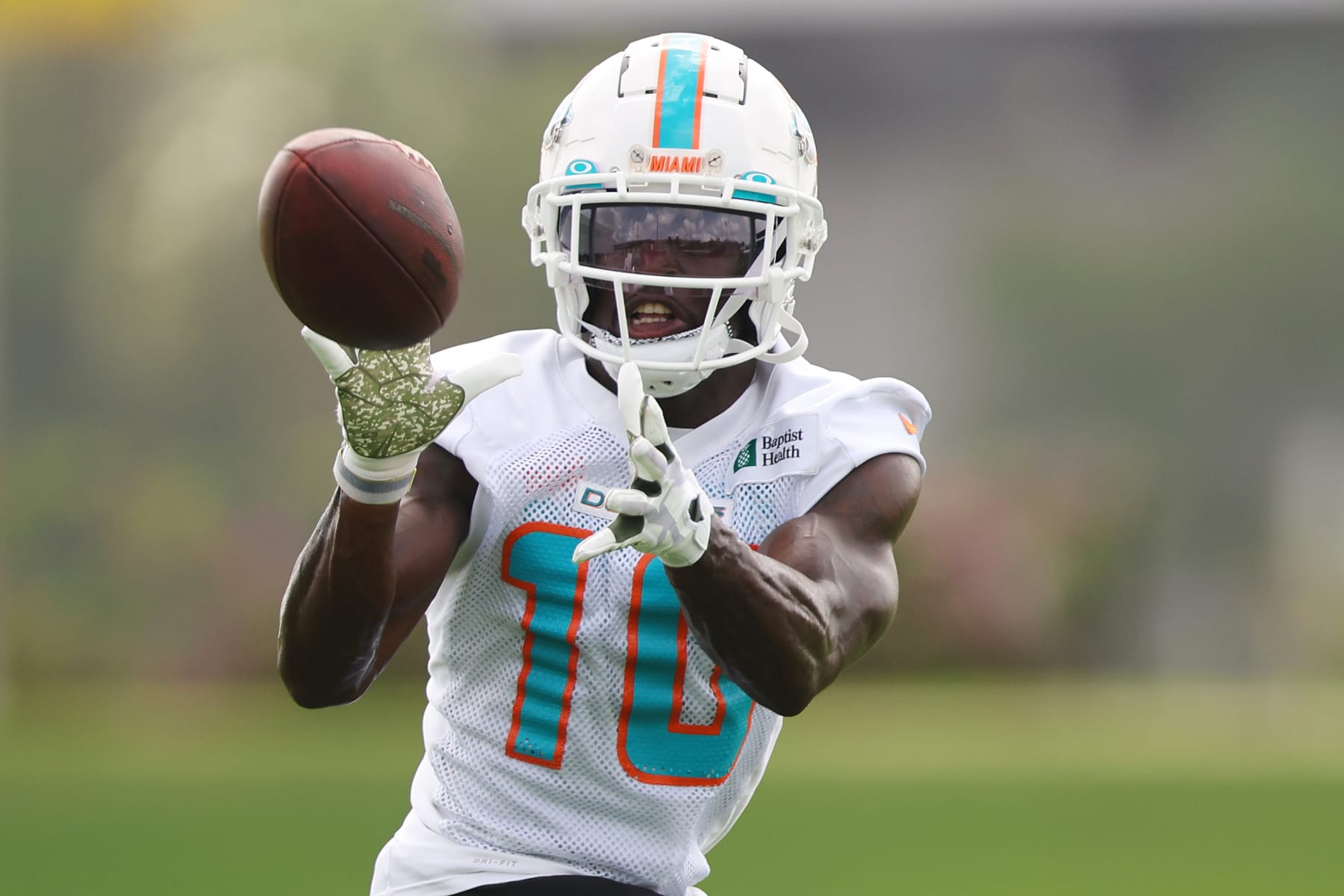 MIAMI GARDENS, FLORIDA - JULY 27: Tyreek Hill #10 of the Miami Dolphins catches a pass during training camp at Baptist Health Training Complex on July 27, 2022 in Miami Gardens, Florida. (Photo by Michael Reaves/Getty Images)