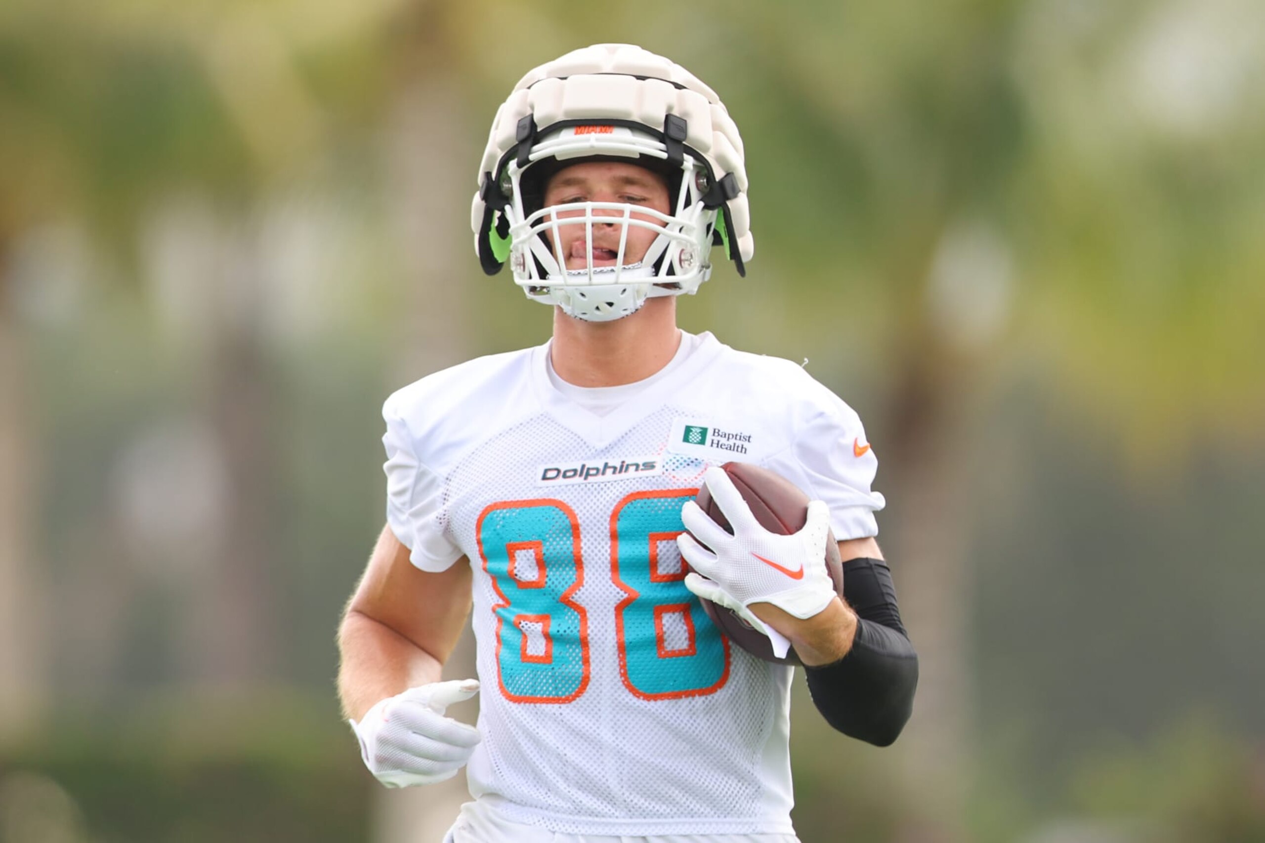 MIAMI GARDENS, FLORIDA - JULY 27: Mike Gesicki #88 of the Miami Dolphins participates in a drill during training camp at Baptist Health Training Complex on July 27, 2022 in Miami Gardens, Florida. (Photo by Michael Reaves/Getty Images)