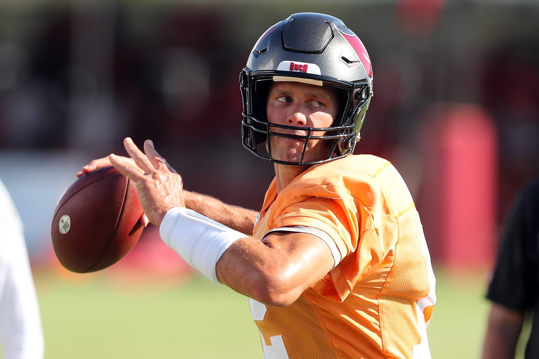 TAMPA, FL - AUG 02: Tampa Bay Buccaneers quarterback Tom Brady (12) throws a pass during the Tampa Bay Buccaneers Training Camp on August 02, 2022 at the AdventHealth Training Center at One Buccaneer Place in Tampa, Florida. (Photo by Cliff Welch/Icon Sportswire via Getty Images)