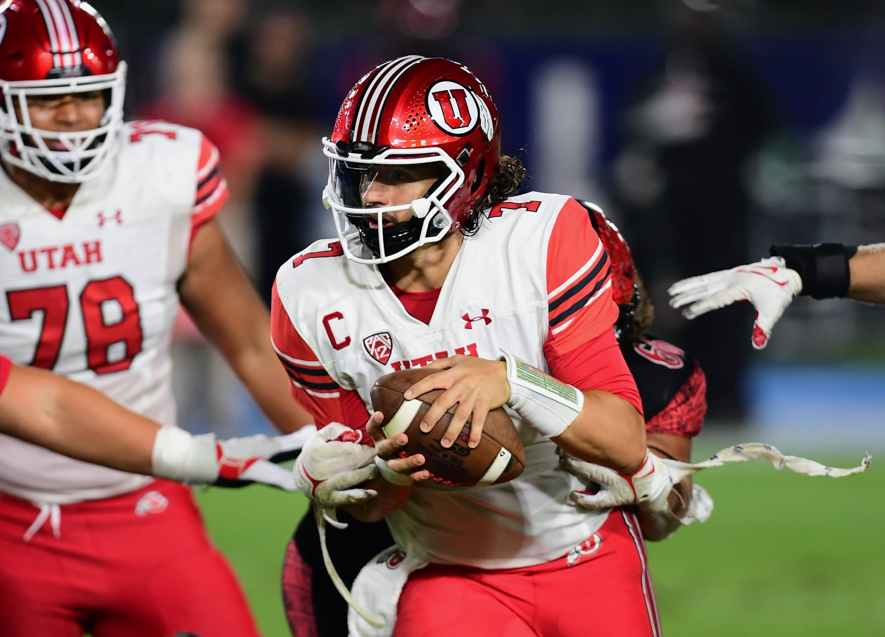 LOS ANGELES, CA - SEPTEMBER 18: Utah Utes quarterback Cameron Rising (7) avoids being tackled during a college football game against the SDSU Aztecs played on September 18, 2021 at Dignity Health Sports Park in Los Angeles, CA. (Photo by John Cordes/Icon Sportswire via Getty Images)