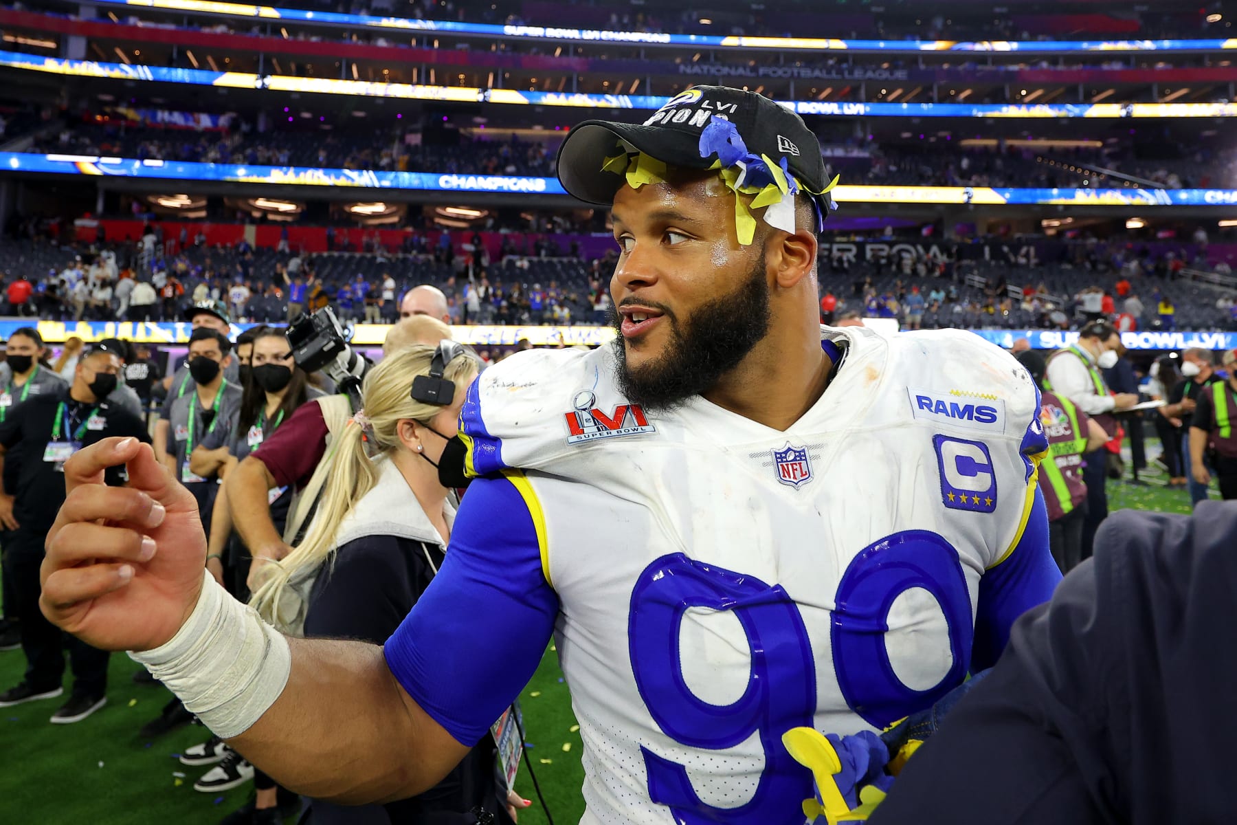 INGLEWOOD, CALIFORNIA - FEBRUARY 13: Aaron Donald #99 of the Los Angeles Rams celebrates after defeating the Cincinnati Bengals during Super Bowl LVI at SoFi Stadium on February 13, 2022 in Inglewood, California. The Los Angeles Rams defeated the Cincinnati Bengals 23-20.  (Photo by Kevin C. Cox/Getty Images)