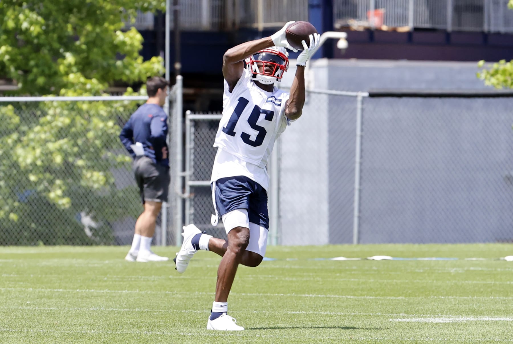 FOXBOROUGH, MA - JUNE 08: New England Patriots wide receiver Nelson Agholor (15) grabs a pass during Day 2 of mandatory New England Patriots minicamp on June 8, 2022, at the Patriots Training Facility at Gillette Stadium in Foxborough, Massachusetts. (Photo by Fred Kfoury III/Icon Sportswire via Getty Images) FOXBOROUGH, MA - JUNE 08: New England Patriots wide receiver Nelson Agholor (15) grabs a pass during Day 2 of mandatory New England Patriots minicamp on June 8, 2022, at the Patriots Training Facility at Gillette Stadium in Foxborough, Massachusetts. (Photo by Fred Kfoury III/Icon Sportswire via Getty Images)