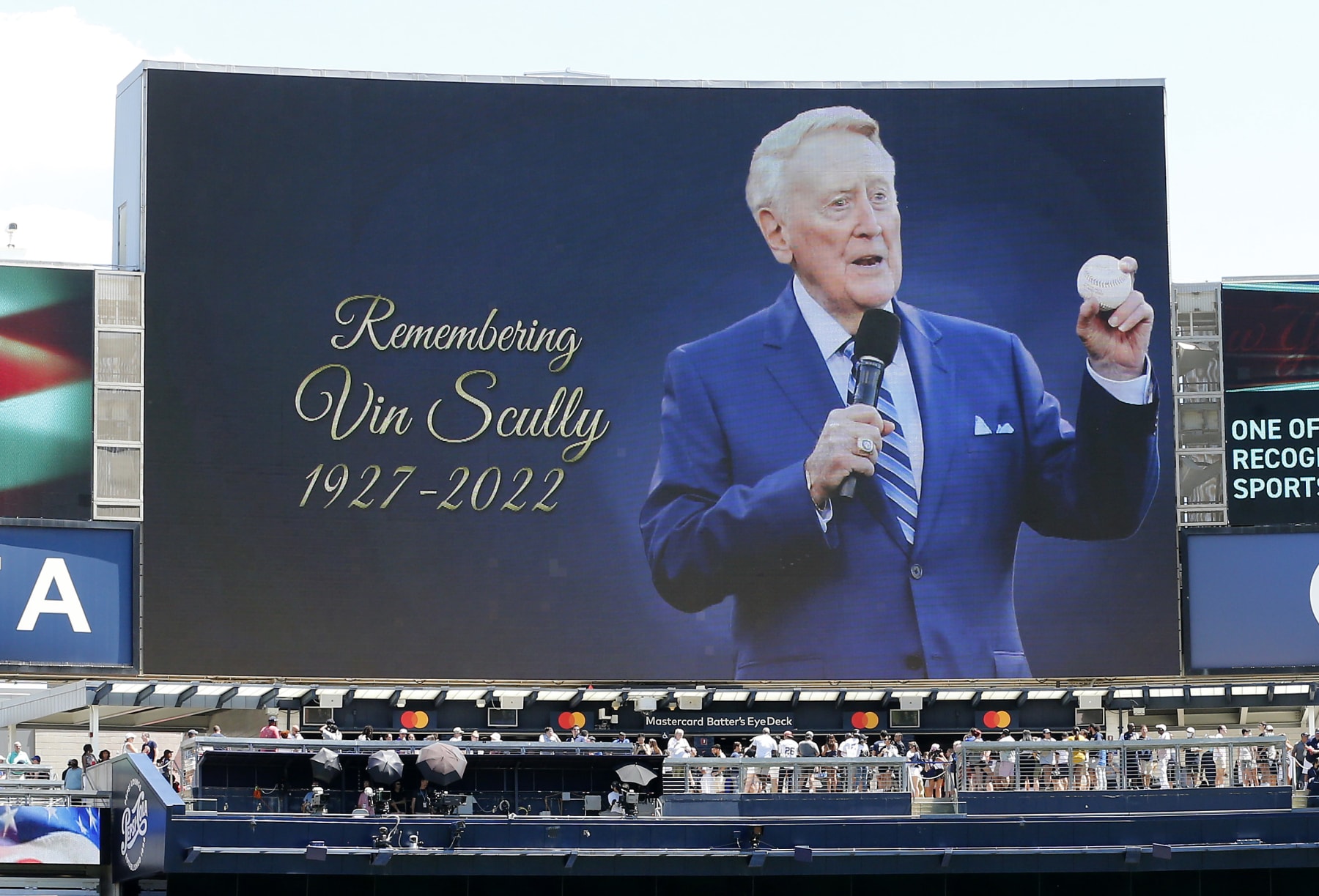 NEW YORK, NEW YORK - AUGUST 03:  Legendary broadcaster Vin Scully is remembered at Yankee Stadium before a game between the New York Yankees and the Seattle Mariners on August 03, 2022 in New York City. (Photo by Jim McIsaac/Getty Images)