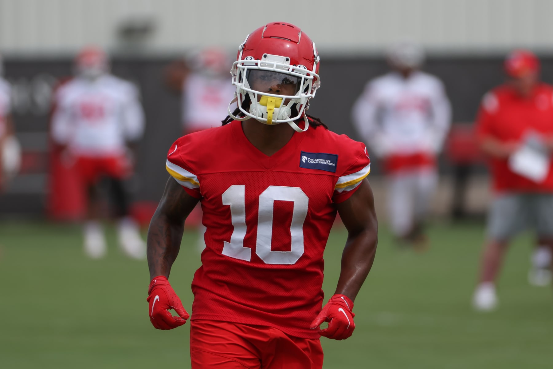 KANSAS CITY, MO - JUNE 15: Kansas City Chiefs running back Isiah Pacheco (10) during minicamp on June 15, 2022 at the Chiefs Training Facility in Kansas City, MO. (Photo by Scott Winters/Icon Sportswire via Getty Images)
