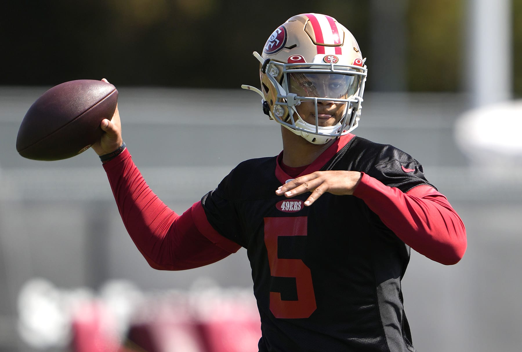 SANTA CLARA, CALIFORNIA - JULY 28: Trey Lance #5 of the San Francisco 49ers works out during training camp at SAP Performance Facility on July 28, 2022 in Santa Clara, California. (Photo by Thearon W. Henderson/Getty Images)
