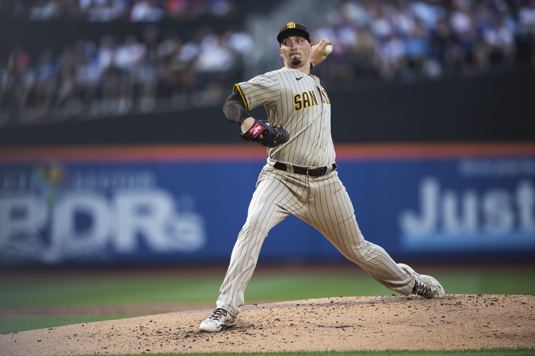 NEW YORK, NEW YORK - JULY 23: Blake Snell #4 of the San Diego Padres pitches in the second inning against the New York Mets at Citi Field on July 23, 2022 in New York City. (Photo by Matt Thomas/San Diego Padres/Getty Images)