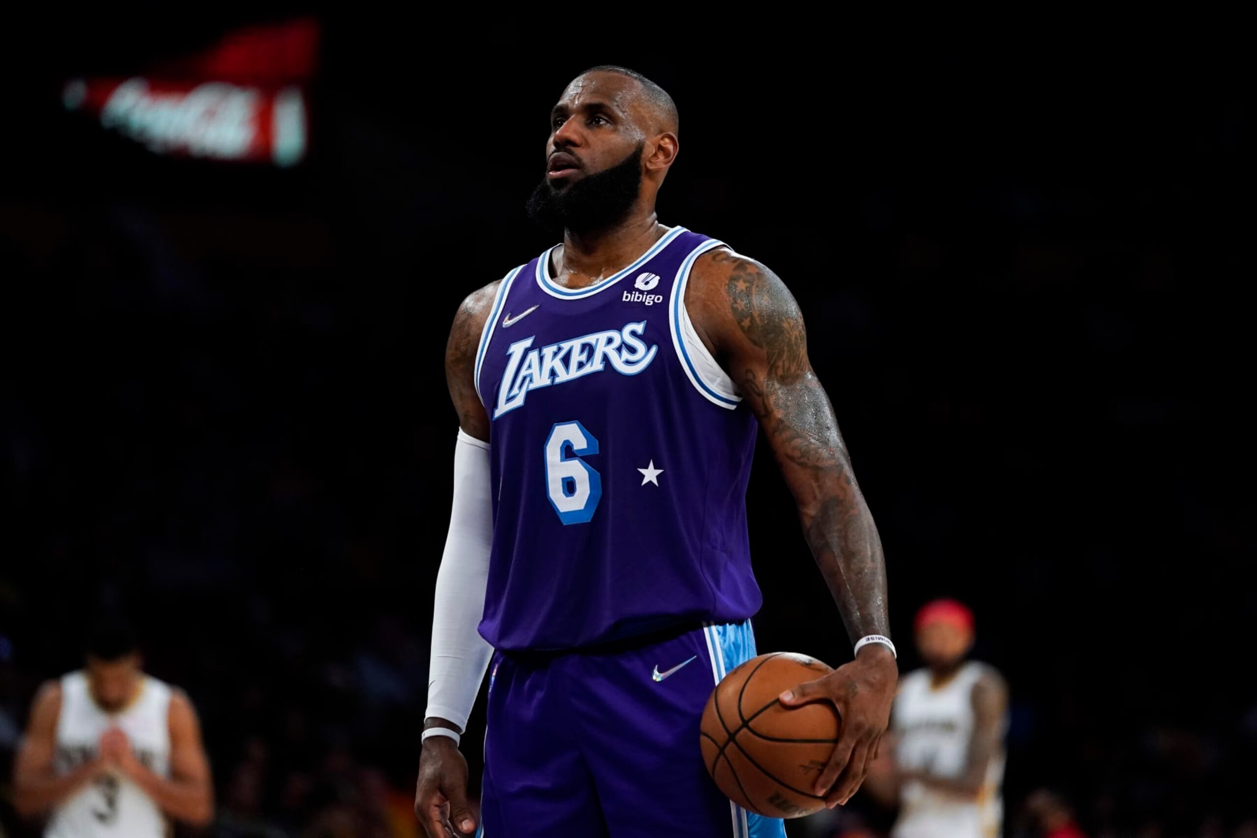Los Angeles Lakers forward LeBron James (6) controls the ball during an NBA basketball game against the New Orleans Pelicans in Los Angeles, Friday, April 1, 2022. (AP Photo/Ashley Landis)