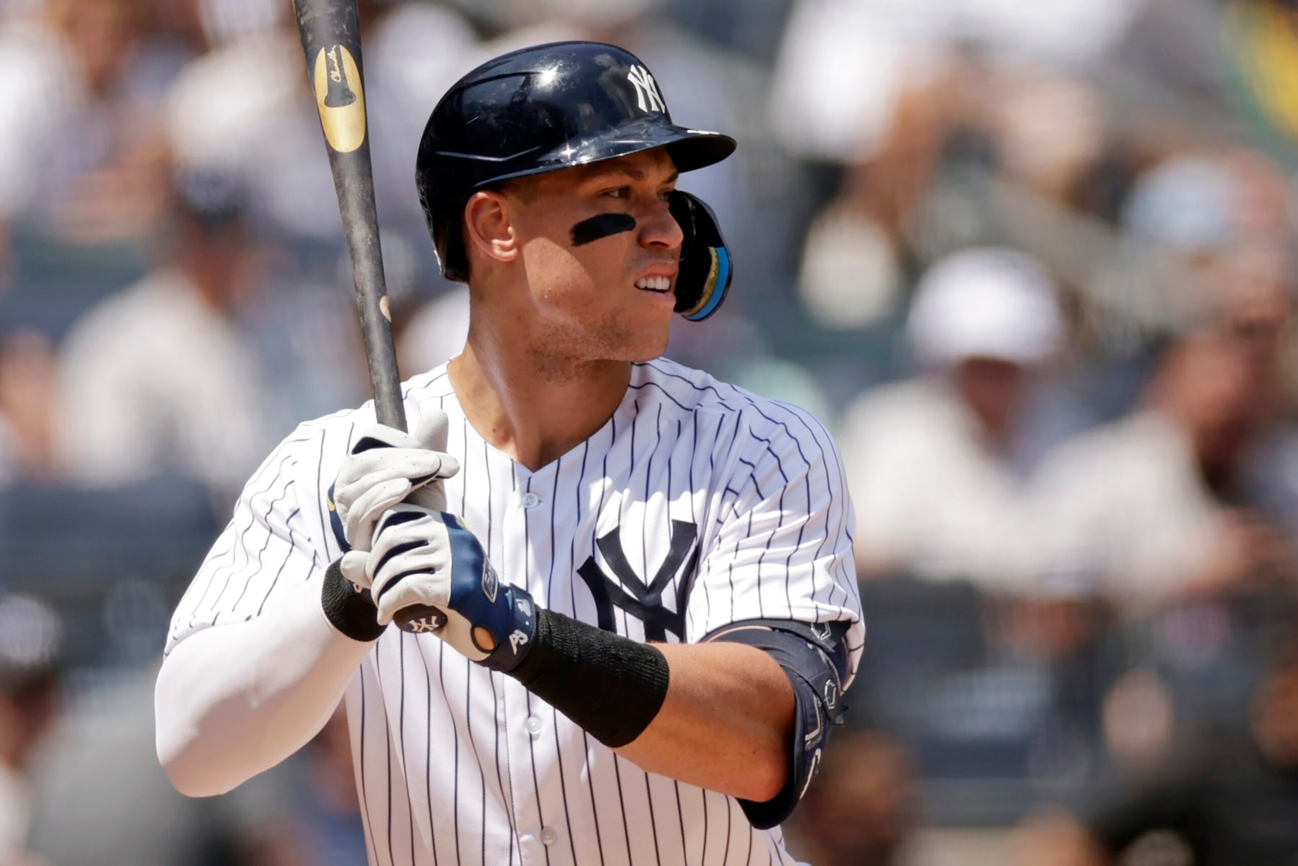 NEW YORK, NY - JULY 31: Aaron Judge #99 of the New York Yankees at bat against the Kansas City Royals during the first inning at Yankee Stadium on July 31, 2022 in the Bronx borough of New York City. (Photo by Adam Hunger/Getty Images)