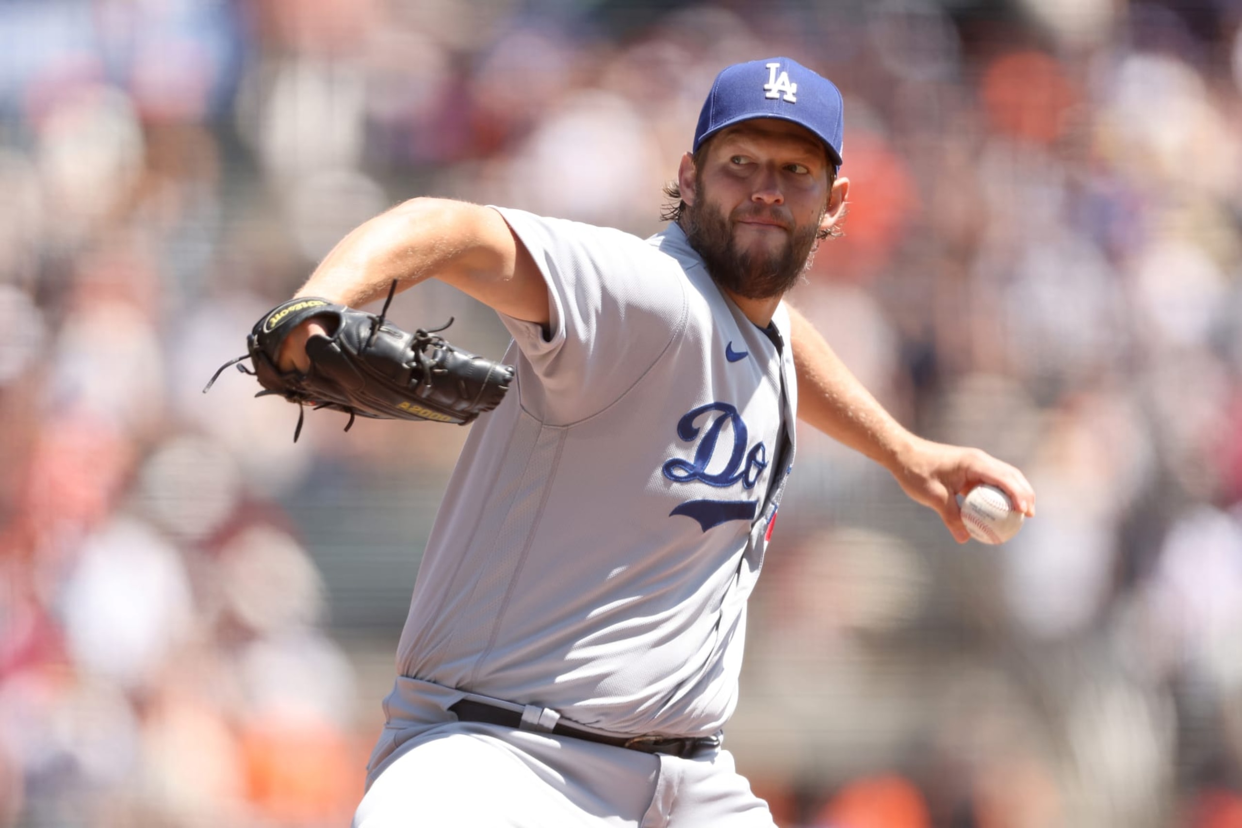 SAN FRANCISCO, CALIFORNIA - AUGUST 04: Clayton Kershaw #22 of the Los Angeles Dodgers pitches against the San Francisco Giants in the first inning at Oracle Park on August 04, 2022 in San Francisco, California. (Photo by Ezra Shaw/Getty Images)