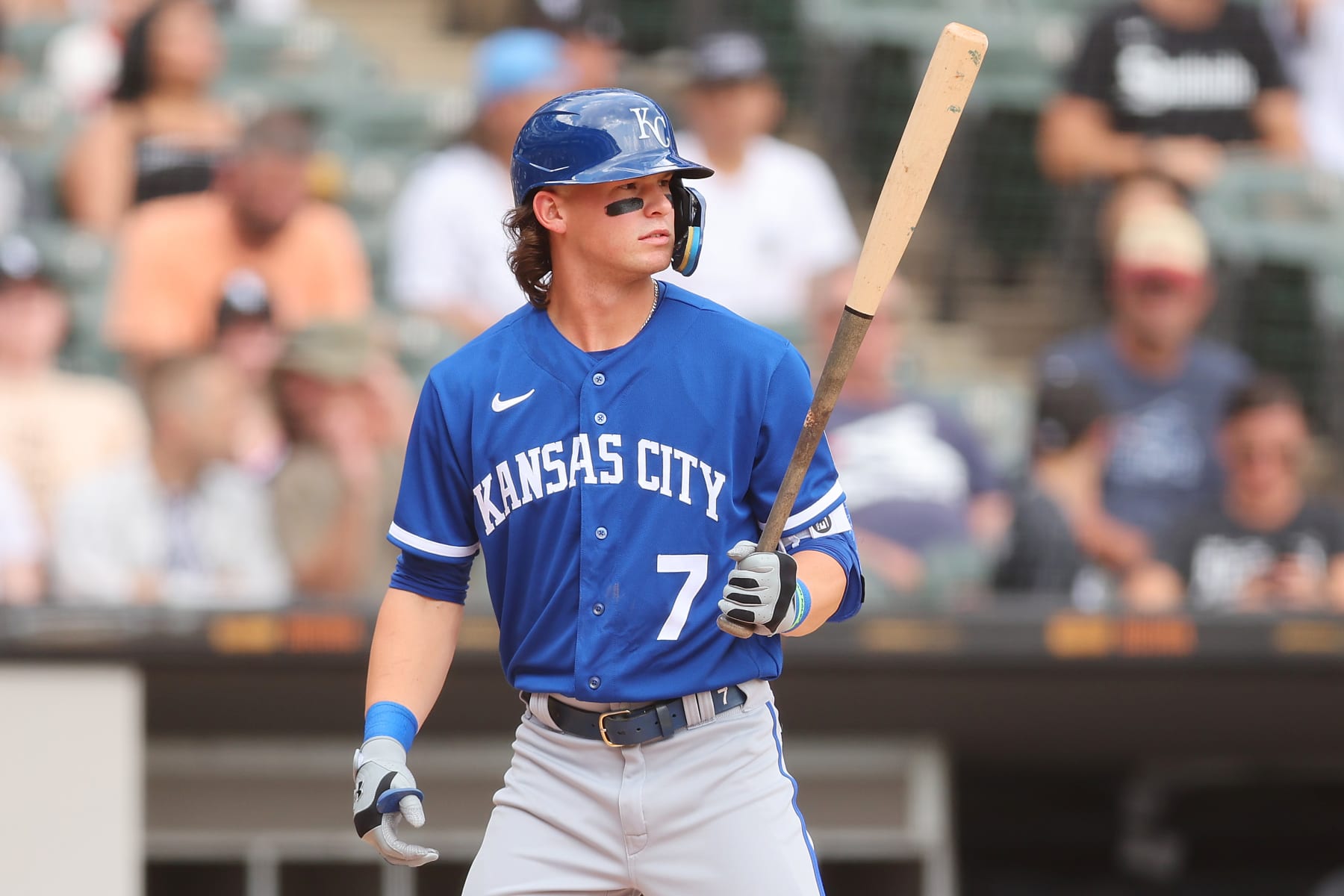 CHICAGO, ILLINOIS - AUGUST 03: Bobby Witt Jr. #7 of the Kansas City Royals at bat against the Chicago White Sox during the first inning at Guaranteed Rate Field on August 03, 2022 in Chicago, Illinois. (Photo by Michael Reaves/Getty Images)