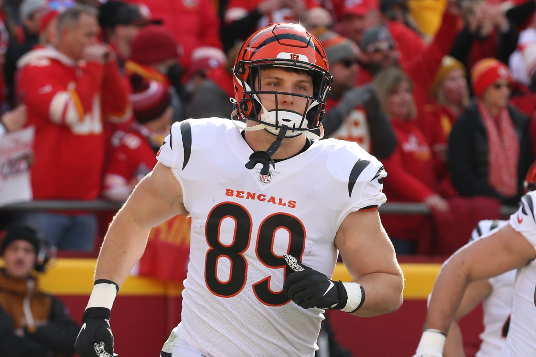 KANSAS CITY, MO - JANUARY 30: Cincinnati Bengals tight end Drew Sample (89) before the AFC Championship game between the Cincinnati Bengals and Kansas City Chiefs on Jan 30, 2022 at GEHA Field at Arrowhead Stadium in Kansas City, MO. (Photo by Scott Winters/Icon Sportswire via Getty Images)