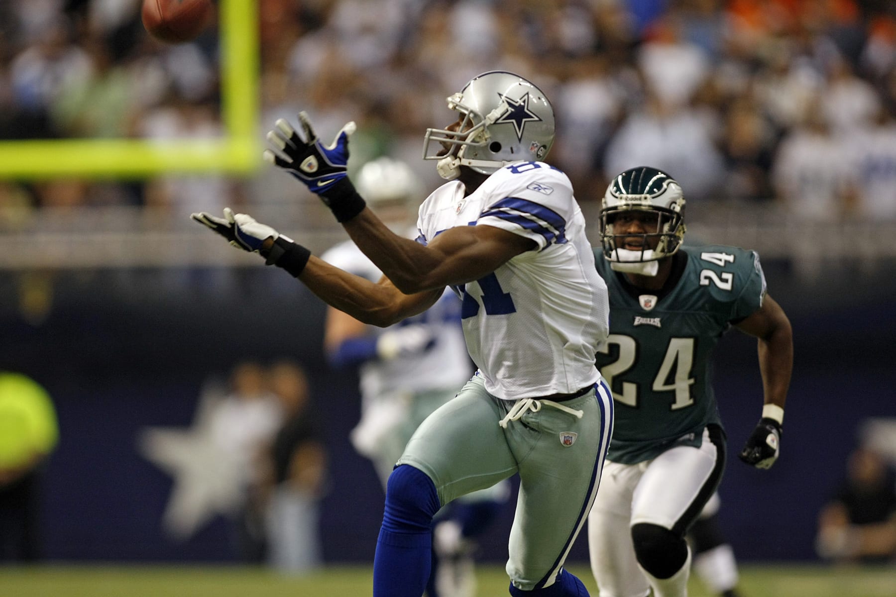 15 September 2008 - Terrell Owens (81) of the Dallas Cowboys during the Cowboys 41-37 win over the Philadelphia Eagles at Texas Stadium in Irving, Texas. (Photo by James D. Smith /Icon SMI/Icon Sport Media via Getty Images)