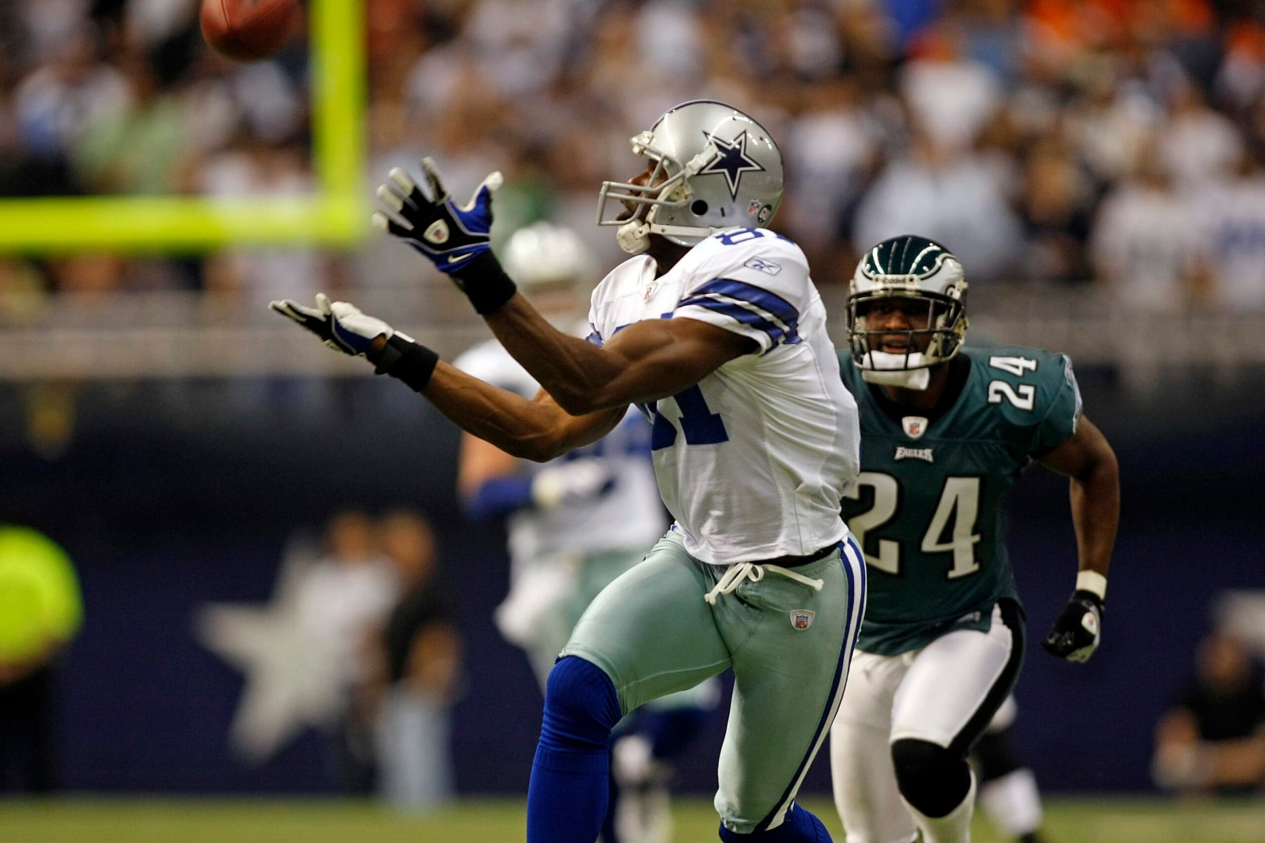 15 September 2008 - Terrell Owens (81) of the Dallas Cowboys during the Cowboys 41-37 win over the Philadelphia Eagles at Texas Stadium in Irving, Texas. (Photo by James D. Smith /Icon SMI/Icon Sport Media via Getty Images)