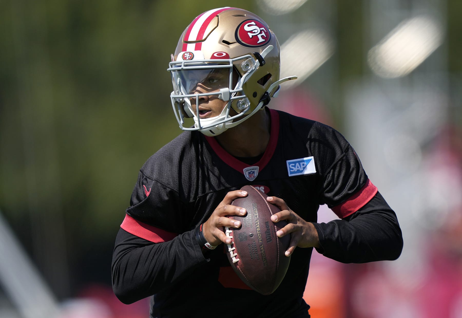 SANTA CLARA, CALIFORNIA - JULY 27: Trey Lance #5 of the San Francisco 49ers works out during training camp at SAP Performance Facility on July 27, 2022 in Santa Clara, California. (Photo by Thearon W. Henderson/Getty Images)