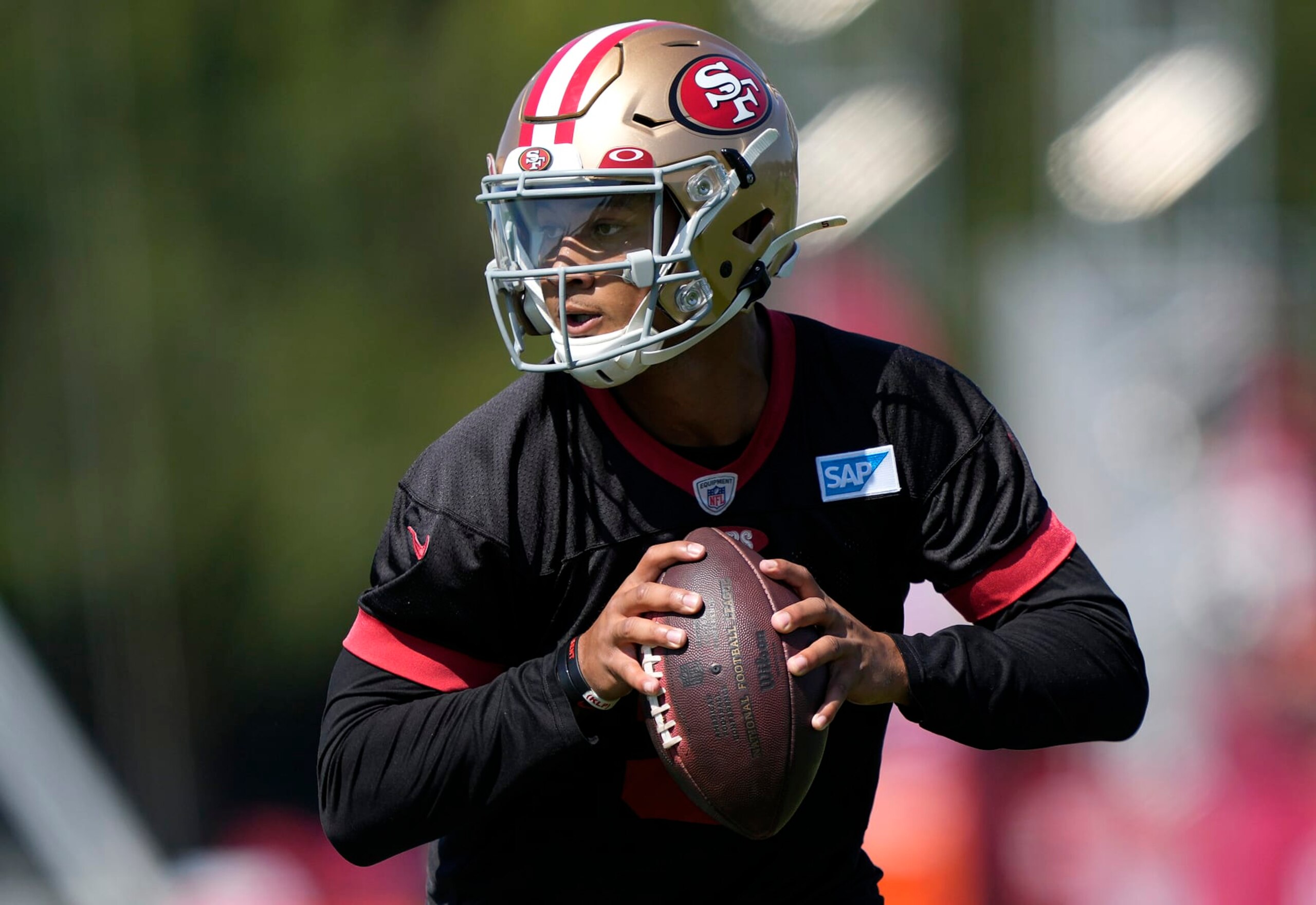 SANTA CLARA, CALIFORNIA - JULY 27: Trey Lance #5 of the San Francisco 49ers works out during training camp at SAP Performance Facility on July 27, 2022 in Santa Clara, California. (Photo by Thearon W. Henderson/Getty Images)