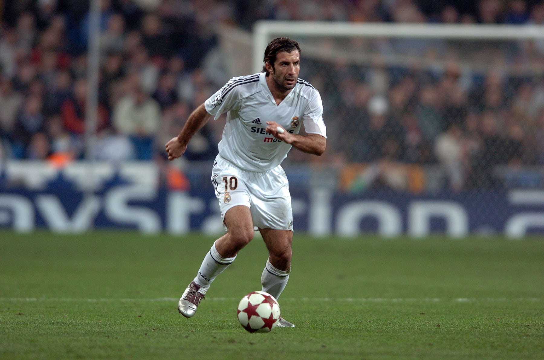 Spanish Soccer Championship League, season 2004-2005: Real Madrid FC. Luis Figo (Real Madrid). | Location: Madrid, Spain. (Photo by Eddy LEMAISTRE/Corbis via Getty Images)