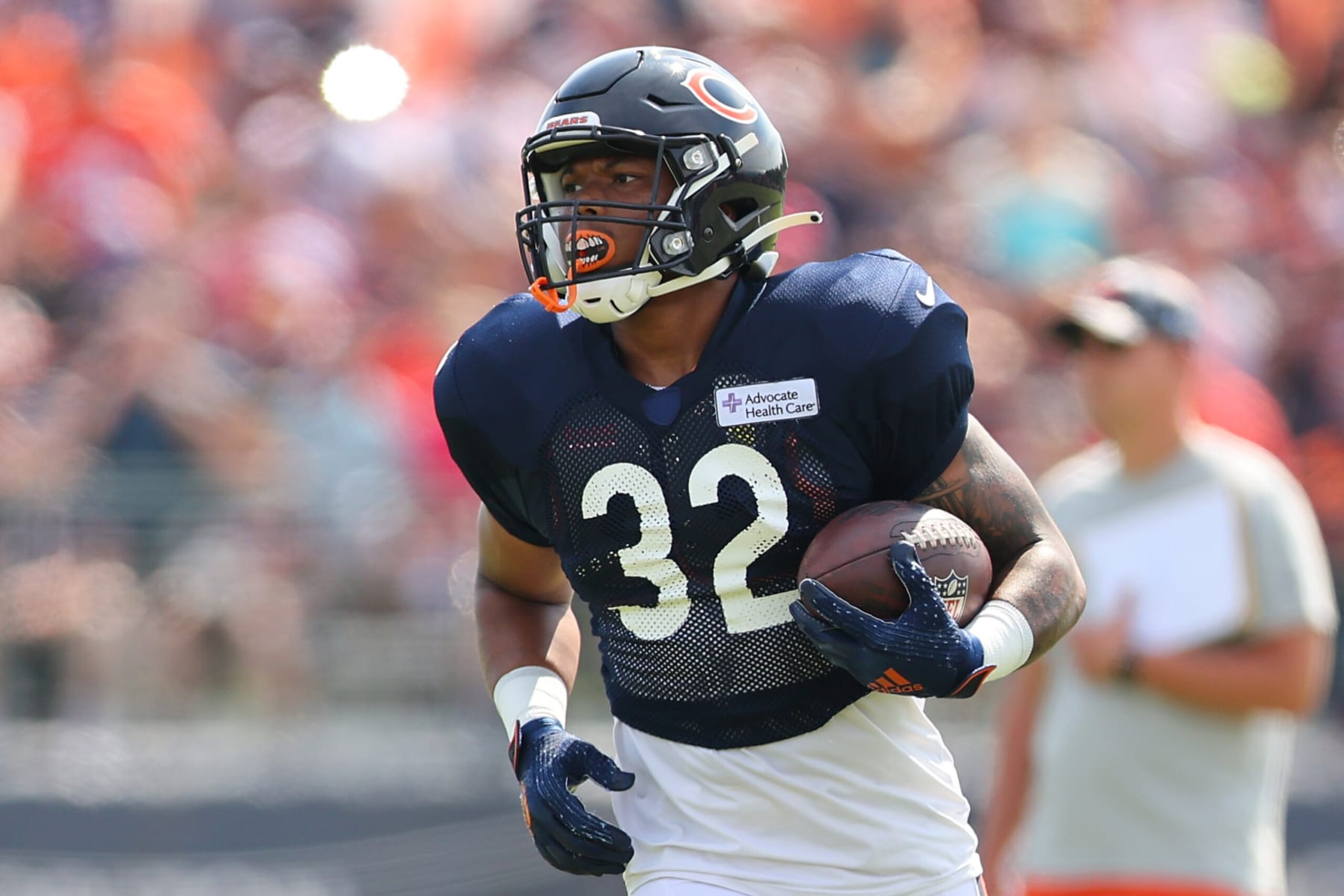 LAKE FOREST, ILLINOIS - AUGUST 02: David Montgomery #32 of the Chicago Bears takes part in a drill during training camp at the PNC Center at Halas Hall on August 02, 2022 in Lake Forest, Illinois. (Photo by Michael Reaves/Getty Images)