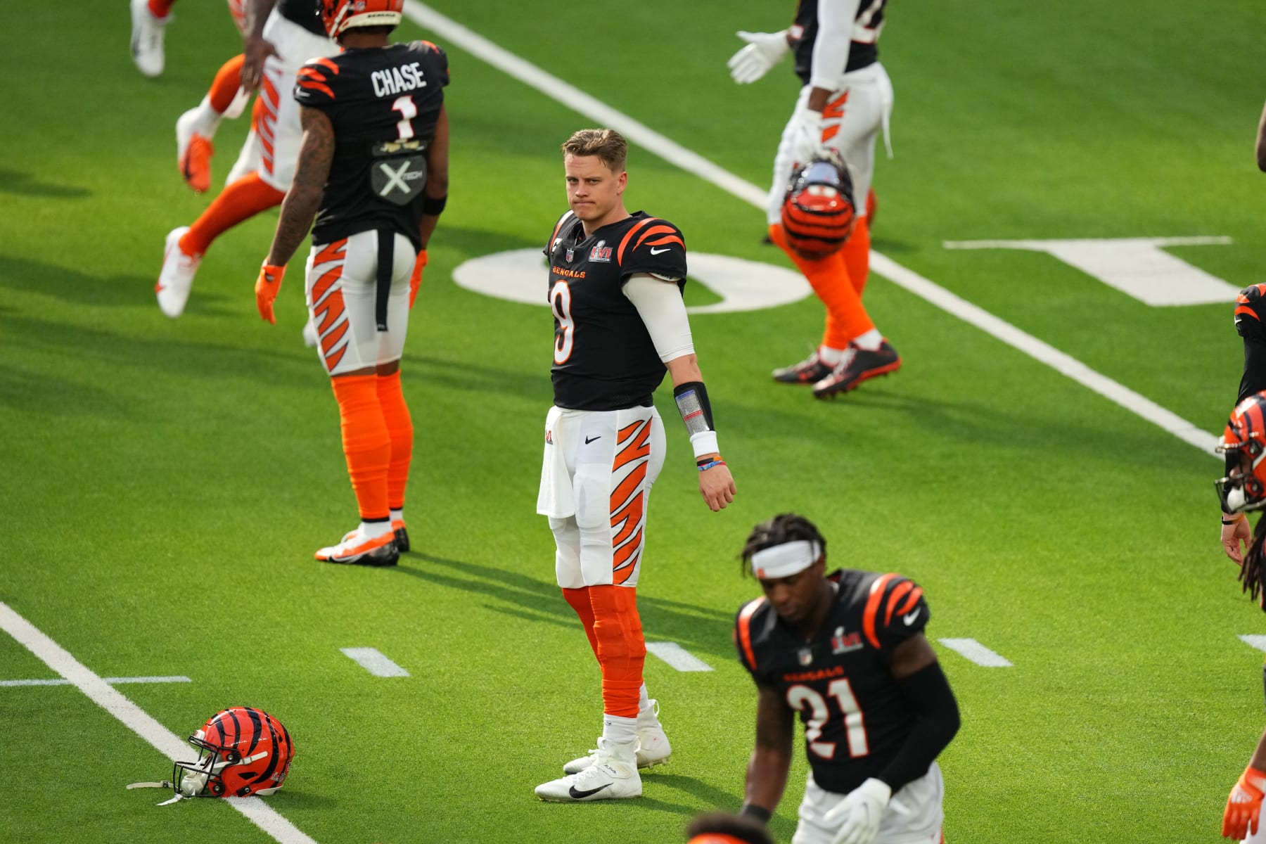 INGLEWOOD, CALIFORNIA - FEBRUARY 13: Joe Burrow #9 of the Cincinnati Bengals warms up prior to the NFL Super Bowl LVI football game against the Los Angeles Rams at SoFi Stadium on February 13, 2022 in Inglewood, California. (Photo by Cooper Neill/Getty Images)