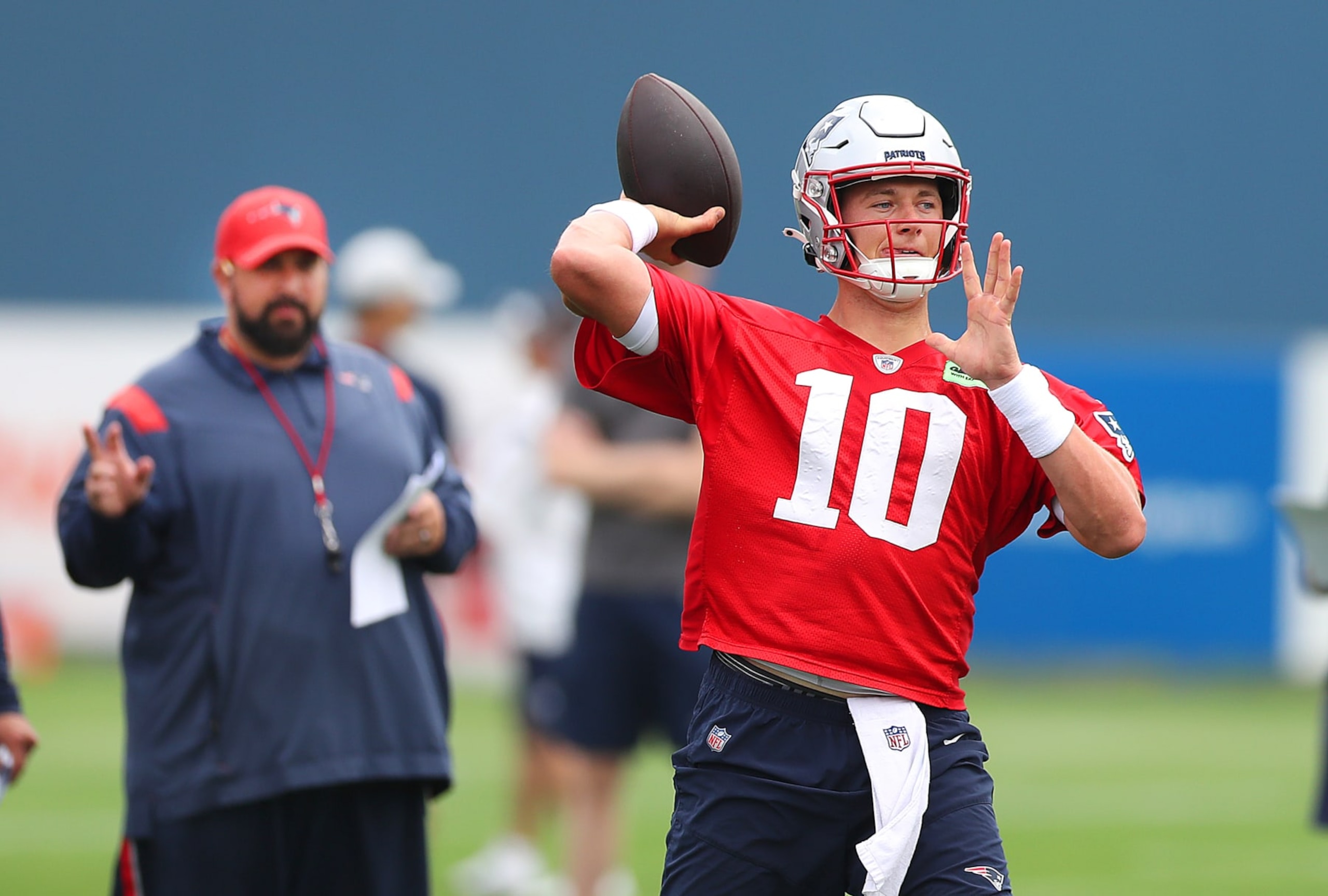 Foxborough, MA - July 28: Matt Patricia keeps an eye on QB Mac Jones firing a pass as the New England Patriots held their 2nd day of training camp on the practice fields behind Gillette Stadium. (Photo by John Tlumacki/The Boston Globe via Getty Images)