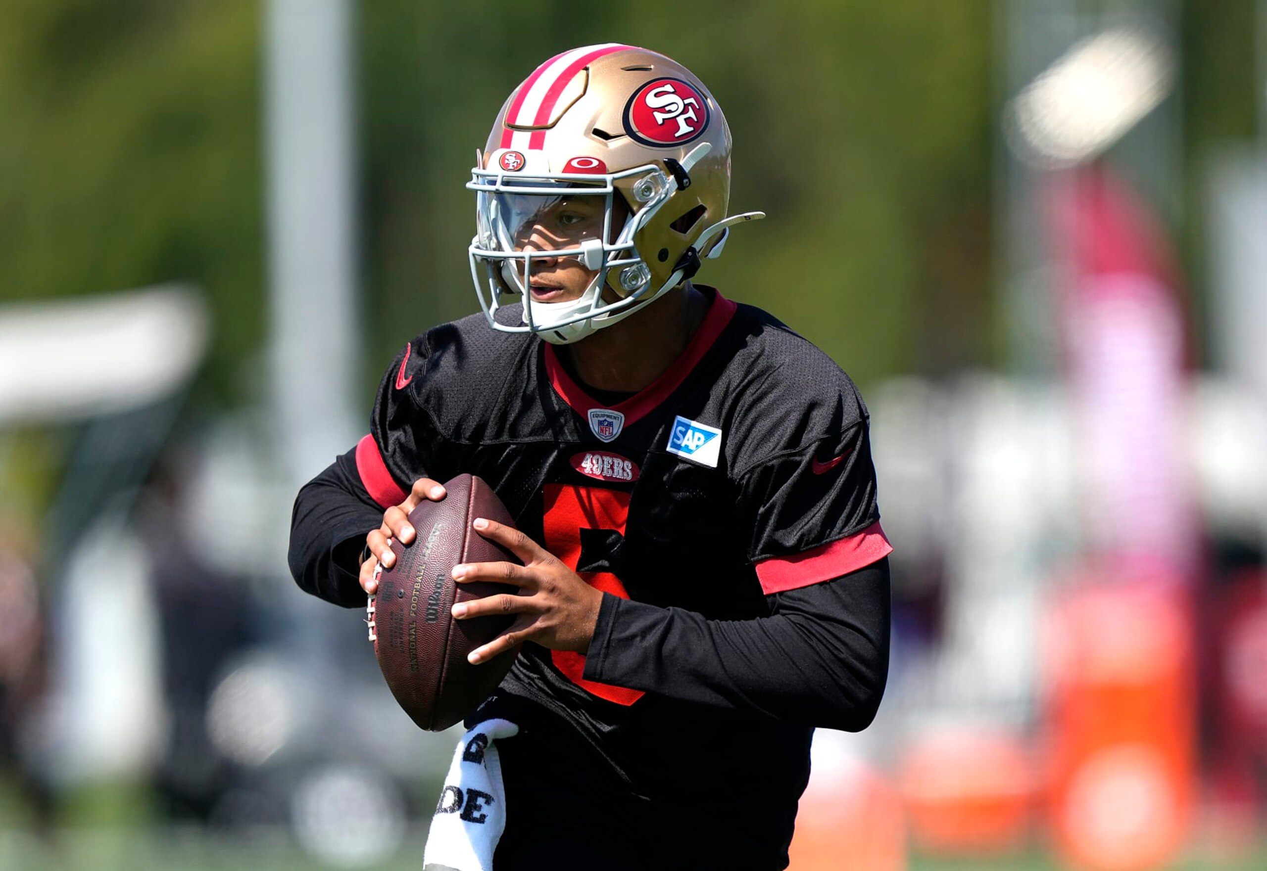 SANTA CLARA, CALIFORNIA - JULY 27: Trey Lance #5 of the San Francisco 49ers works out during training camp at SAP Performance Facility on July 27, 2022 in Santa Clara, California. (Photo by Thearon W. Henderson/Getty Images)