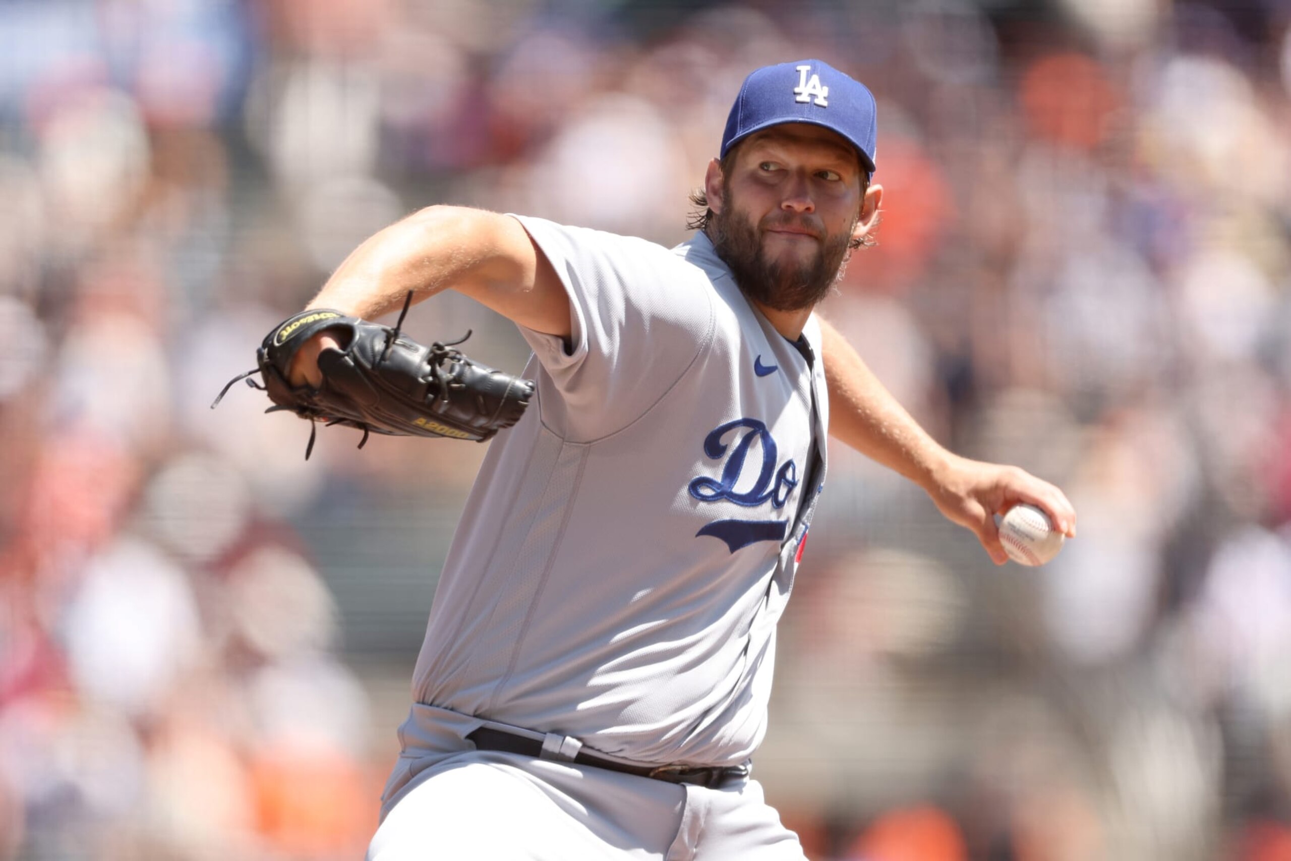 SAN FRANCISCO, CALIFORNIA - AUGUST 04: Clayton Kershaw #22 of the Los Angeles Dodgers pitches against the San Francisco Giants in the first inning at Oracle Park on August 04, 2022 in San Francisco, California. (Photo by Ezra Shaw/Getty Images)
