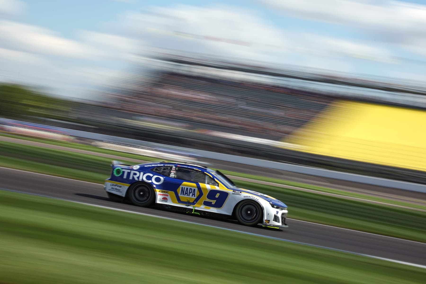 INDIANAPOLIS, INDIANA - JULY 31: Chase Elliott, driver of the #9 NAPA Auto Parts Chevrolet, drives during the NASCAR Cup Series Verizon 200 at the Brickyard at Indianapolis Motor Speedway on July 31, 2022 in Indianapolis, Indiana. (Photo by James Gilbert/Getty Images)