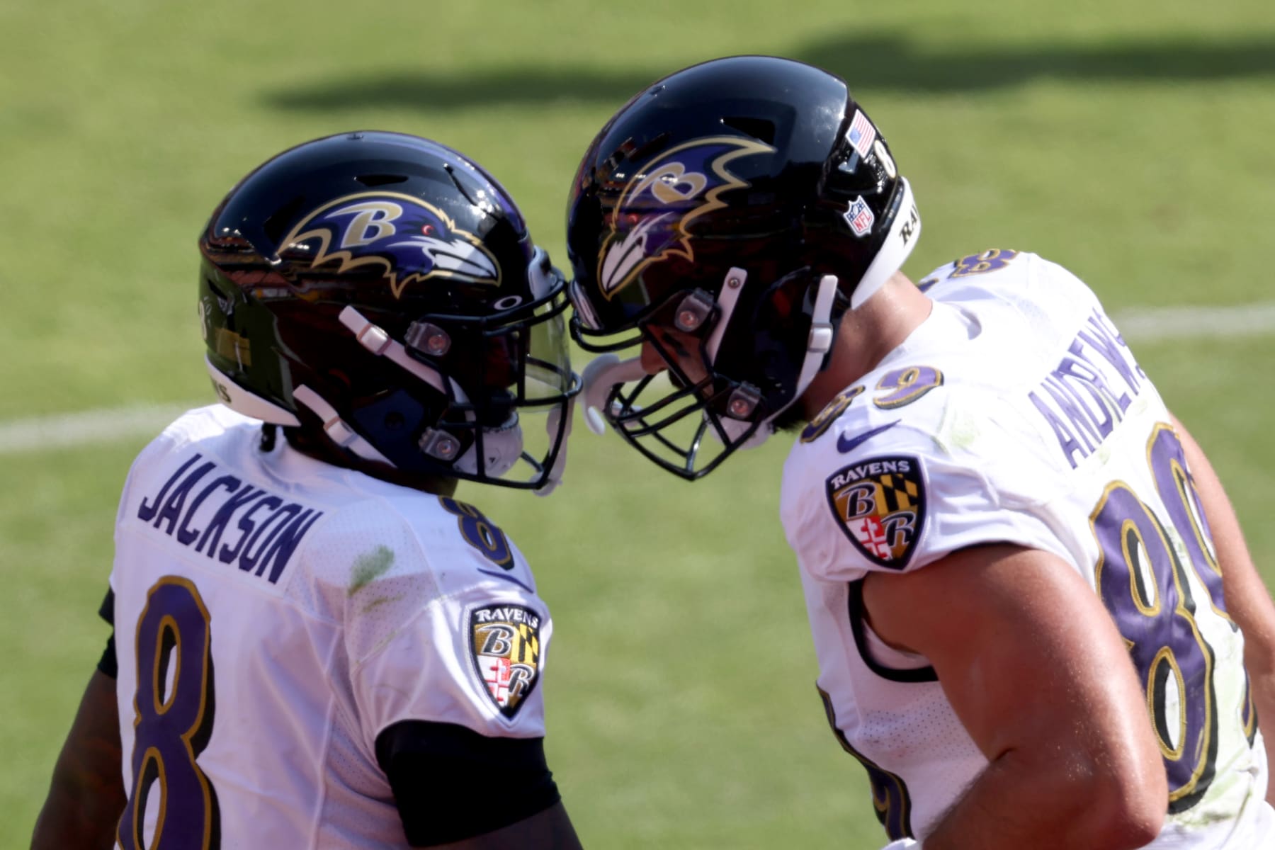 LANDOVER, MARYLAND - OCTOBER 04: Tight end Mark Andrews #89 of the Baltimore Ravens celebrates with quarterback Lamar Jackson #8 after catching a second half touchdown pass against the Washington Football Team at FedExField on October 04, 2020 in Landover, Maryland. (Photo by Rob Carr/Getty Images) LANDOVER, MARYLAND - OCTOBER 04: Tight end Mark Andrews #89 of the Baltimore Ravens celebrates with quarterback Lamar Jackson #8 after catching a second half touchdown pass against the Washington Football Team at FedExField on October 04, 2020 in Landover, Maryland. (Photo by Rob Carr/Getty Images)