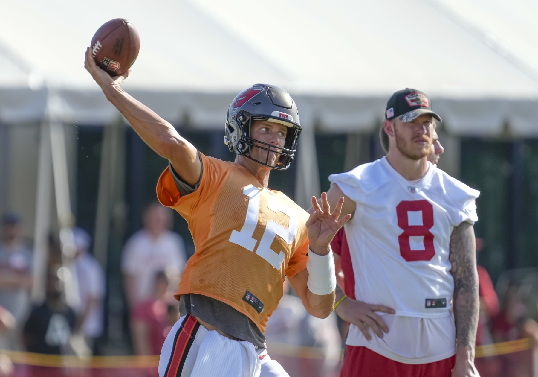 TAMPA, FL - AUG 06: Tampa Bay Buccaneers quarterback Tom Brady (12) throws a pass during the Tampa Bay Buccaneers Training Camp on August 06, 2022 at the AdventHealth Training Center at One Buccaneer Place in Tampa, Florida. (Photo by Andrew Bershaw/Icon Sportswire via Getty Images)