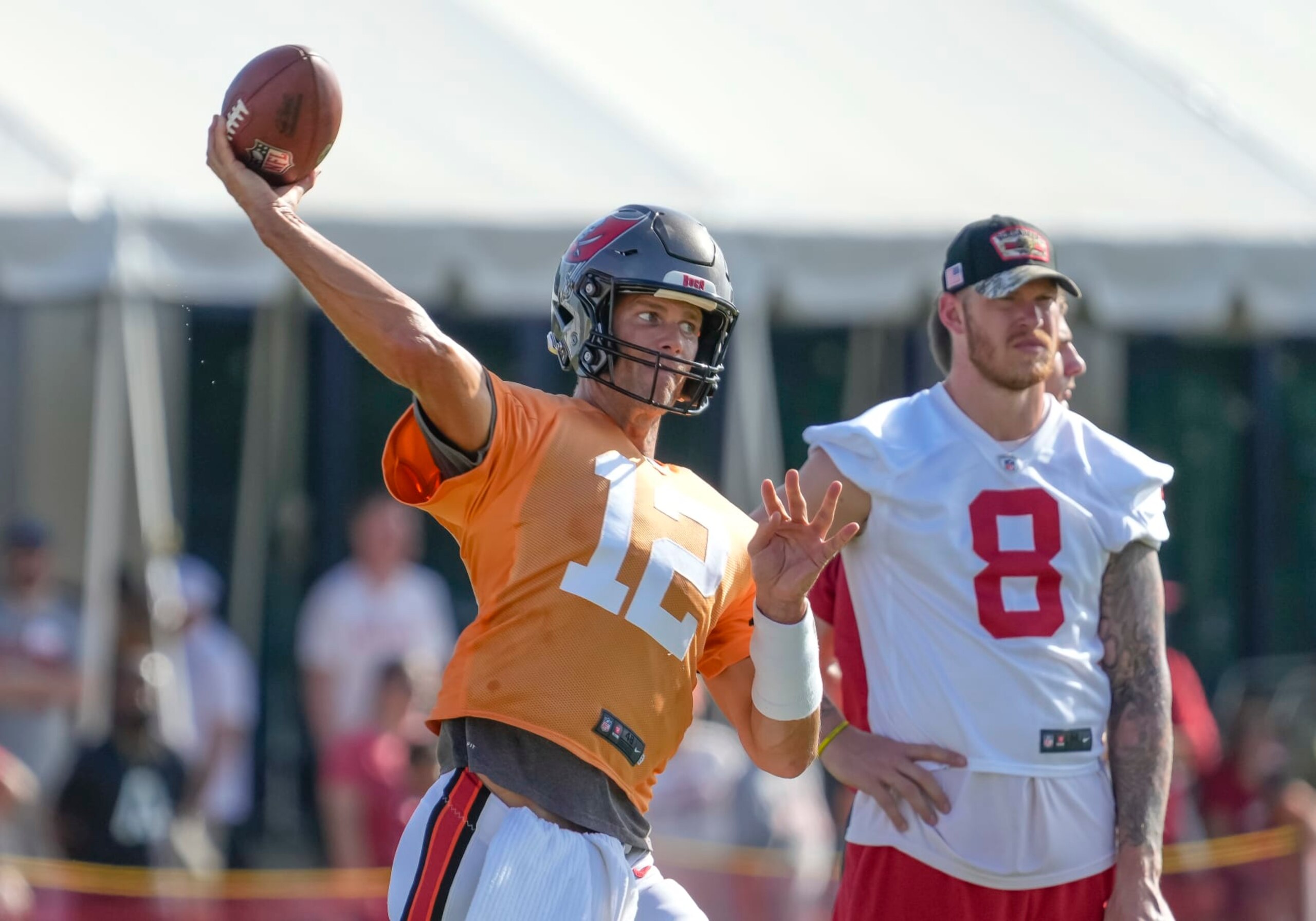 TAMPA, FL - AUG 06: Tampa Bay Buccaneers quarterback Tom Brady (12) throws a pass during the Tampa Bay Buccaneers Training Camp on August 06, 2022 at the AdventHealth Training Center at One Buccaneer Place in Tampa, Florida. (Photo by Andrew Bershaw/Icon Sportswire via Getty Images)
