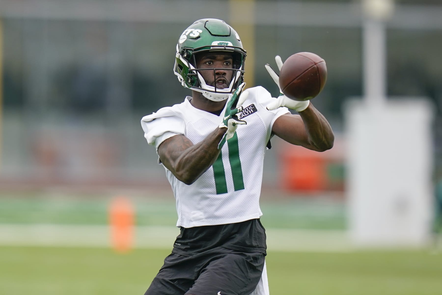 New York Jets' Denzel Mims participates in a drill at the NFL football team's training facility in Florham Park, N.J., Tuesday, May 24, 2022. (AP Photo/Seth Wenig)