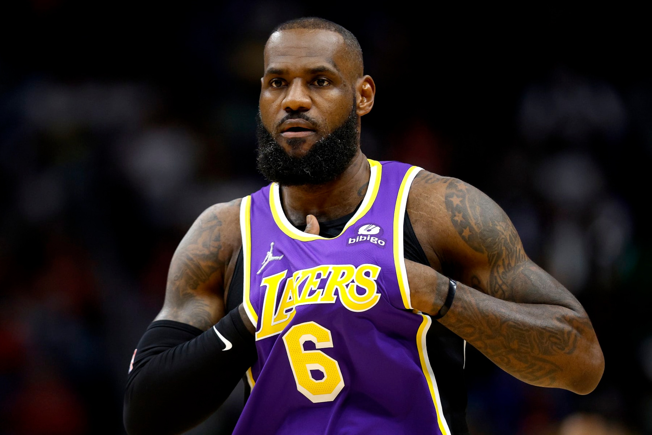 NEW ORLEANS, LOUISIANA - MARCH 27: LeBron James #6 of the Los Angeles Lakers stands on the court prior to the start of an NBA game against the New Orleans Pelicans at Smoothie King Center on March 27, 2022 in New Orleans, Louisiana. NOTE TO USER: User expressly acknowledges and agrees that, by downloading and or using this photograph, User is consenting to the terms and conditions of the Getty Images License Agreement. (Photo by Sean Gardner/Getty Images) NEW ORLEANS, LOUISIANA - MARCH 27: LeBron James #6 of the Los Angeles Lakers stands on the court prior to the start of an NBA game against the New Orleans Pelicans at Smoothie King Center on March 27, 2022 in New Orleans, Louisiana. NOTE TO USER: User expressly acknowledges and agrees that, by downloading and or using this photograph, User is consenting to the terms and conditions of the Getty Images License Agreement. (Photo by Sean Gardner/Getty Images)