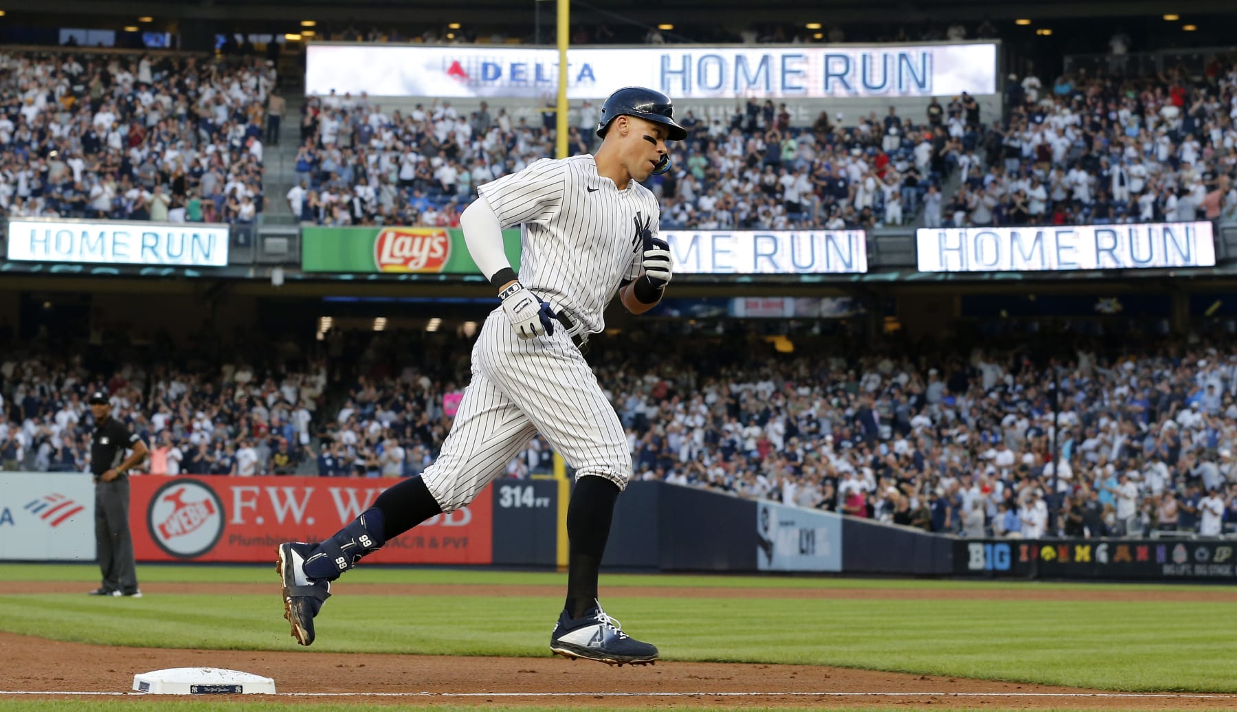 NEW YORK, NEW YORK - AUGUST 01:  Aaron Judge #99 of the New York Yankees runs the bases after his second inning two run home run against the Seattle Mariners at Yankee Stadium on August 01, 2022 in New York City. (Photo by Jim McIsaac/Getty Images)