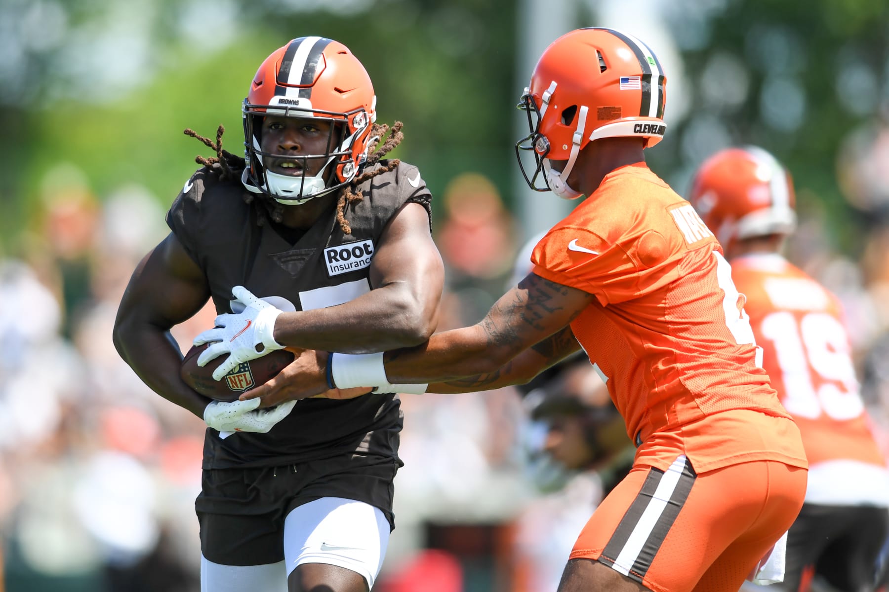 BEREA, OH - JULY 30: Kareem Hunt #27 of the Cleveland Browns takes a handoff from Deshaun Watson #4 during Cleveland Browns training camp at CrossCountry Mortgage Campus on July 30, 2022 in Berea, Ohio. (Photo by Nick Cammett/Diamond Images via Getty Images)