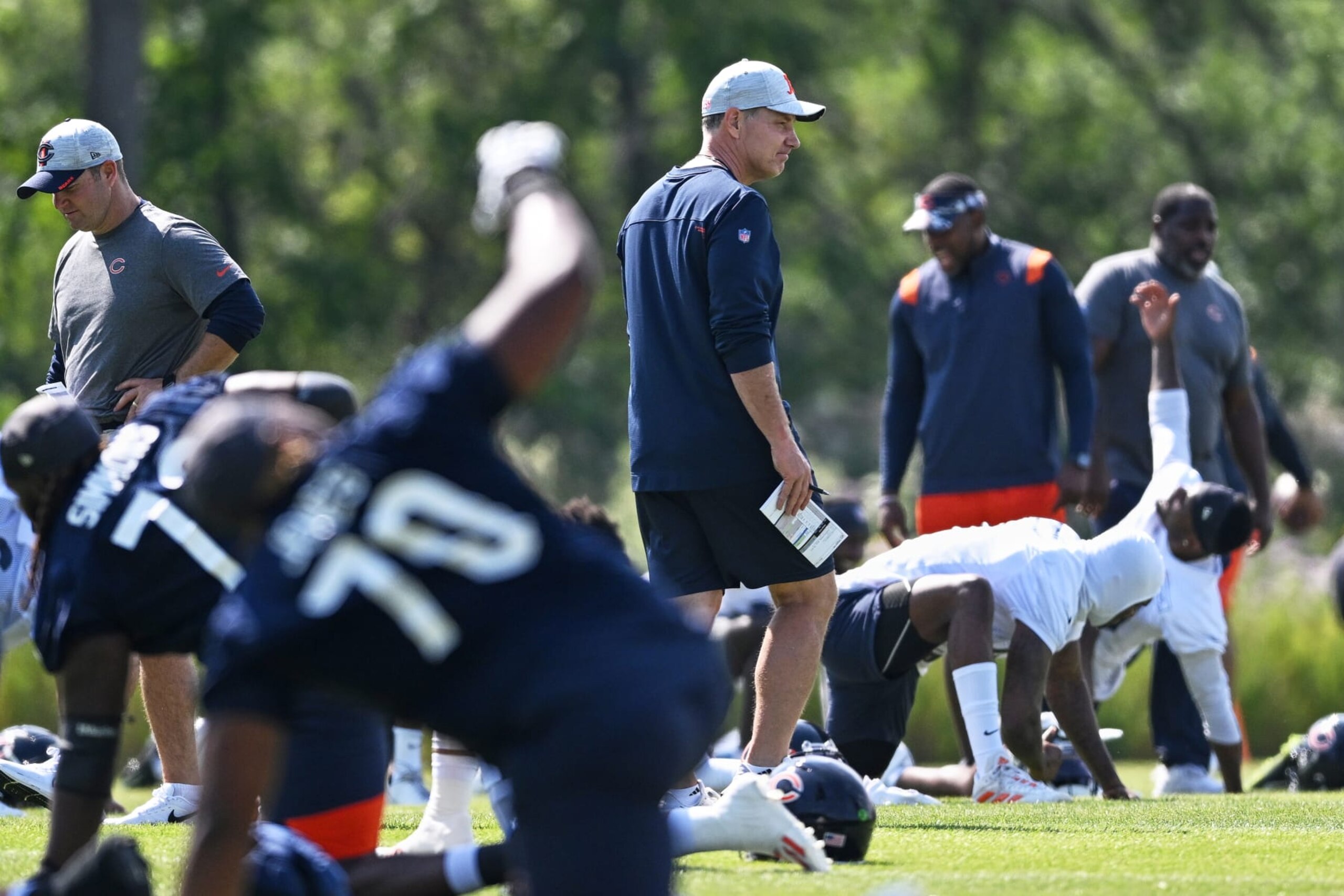 LAKE FOREST, IL - JULY 27: Chicago Bears head coach Matt Eberflus looks on during the Chicago Bears Training Camp on July 27, 2022 at Halas Hall in Lake Forest, IL. (Photo by Robin Alam/Icon Sportswire via Getty Images)