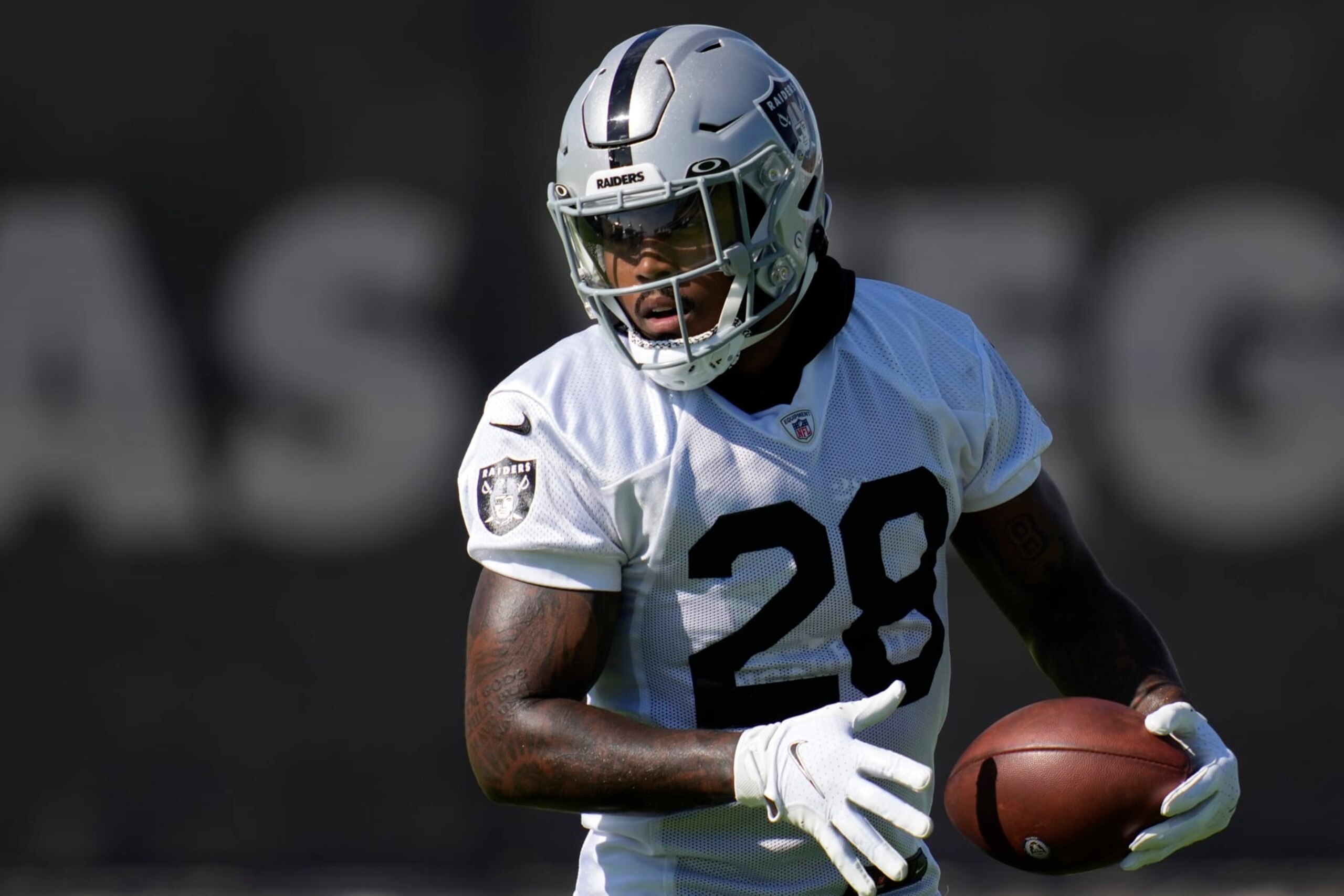 Las Vegas Raiders' Josh Jacobs practices during NFL football training camp, Monday, Aug. 1, 2022, in Henderson, Nev. (AP Photo/John Locher)