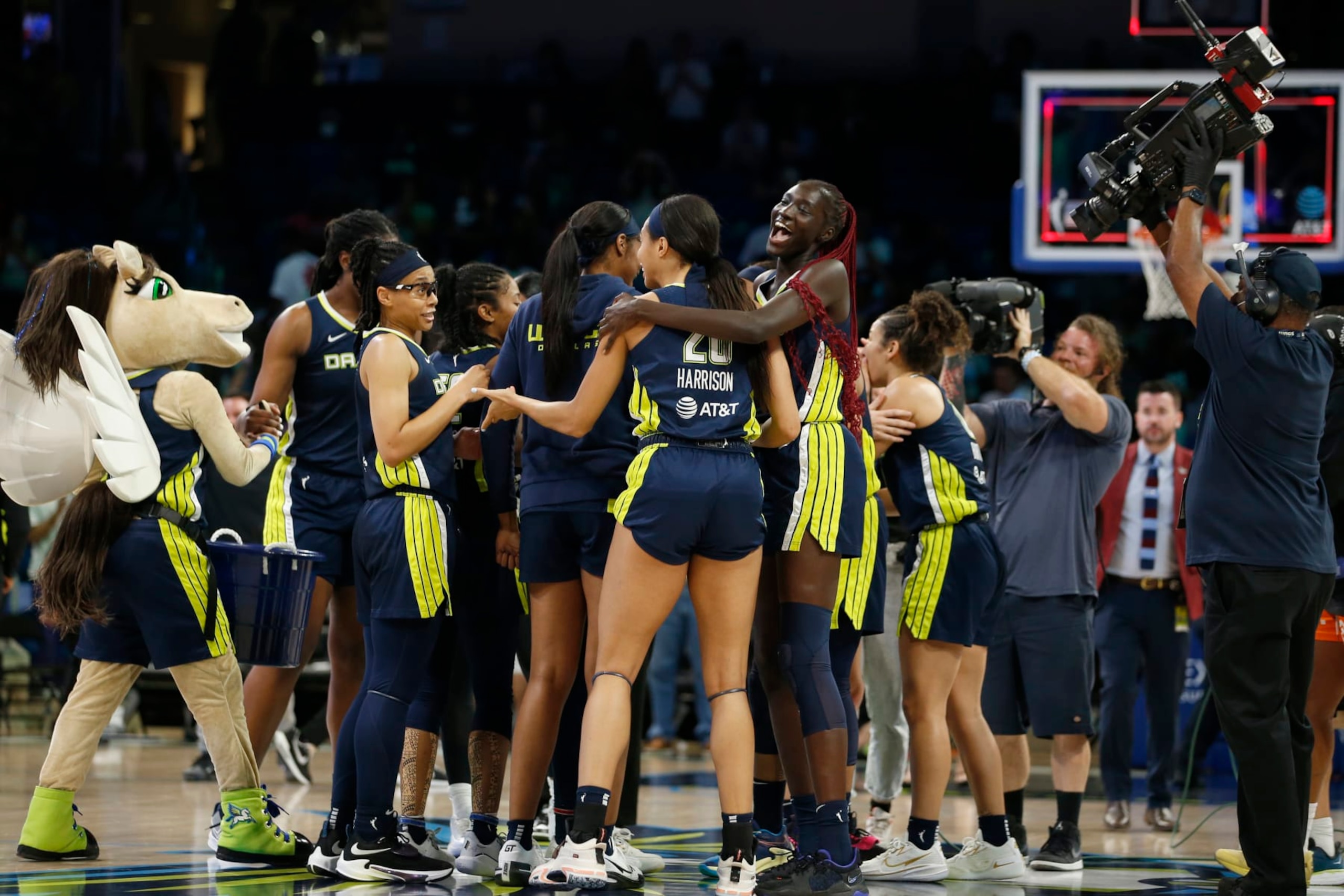 ARLINGTON, TX - AUGUST 4: The Dallas Wings huddle up after the game against the Las Vegas Aces on August 4, 2022 at the College Park Center in Arlington, Texas. NOTE TO USER: User expressly acknowledges and agrees that, by downloading and/or using this Photograph, user is consenting to the terms and conditions of the Getty Images License Agreement. Mandatory Copyright Notice: Copyright 2022 NBAE (Photo by Tim Heitman/NBAE via Getty Images)