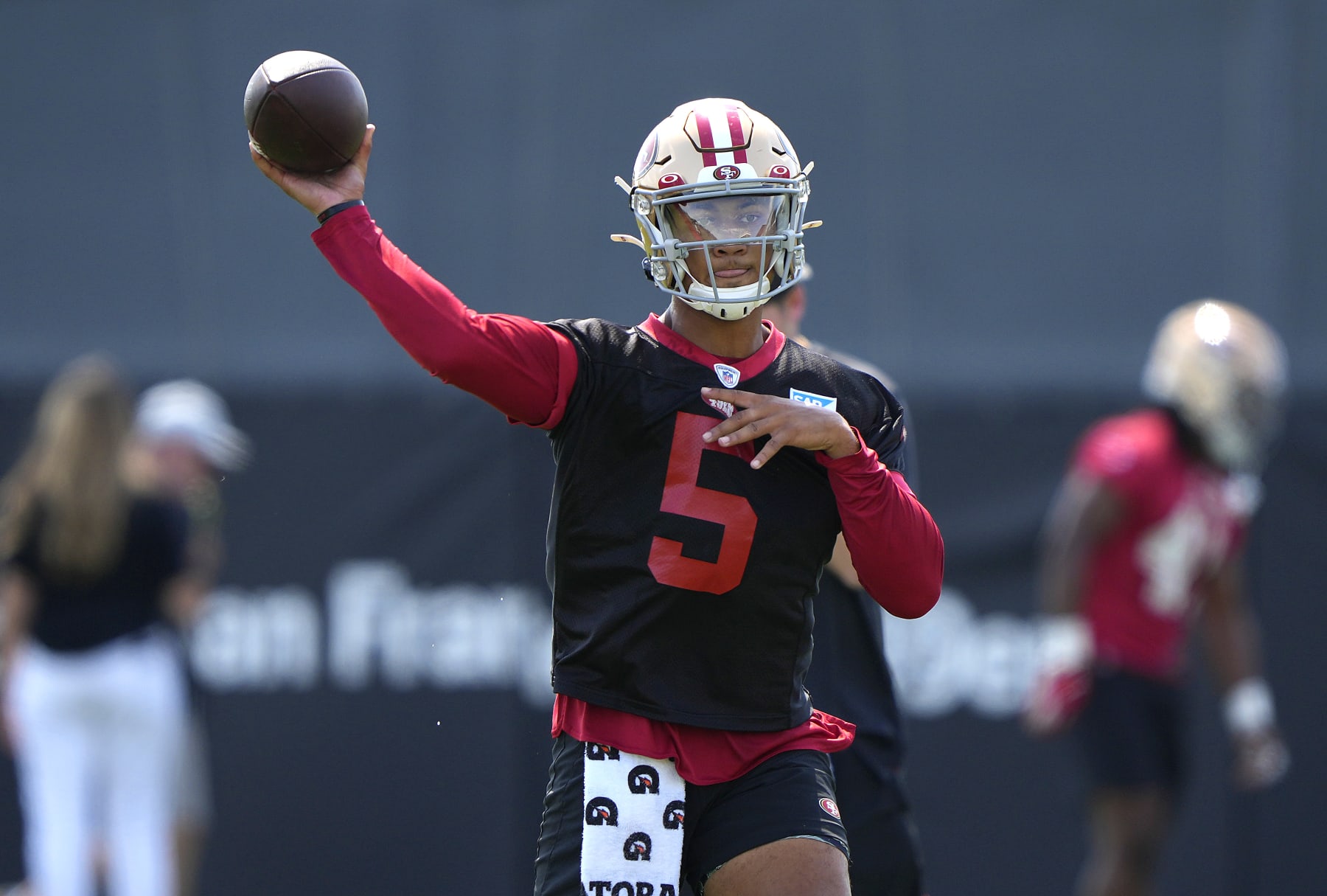 SANTA CLARA, CALIFORNIA - JULY 28: Trey Lance #5 of the San Francisco 49ers works out during training camp at SAP Performance Facility on July 28, 2022 in Santa Clara, California. (Photo by Thearon W. Henderson/Getty Images)