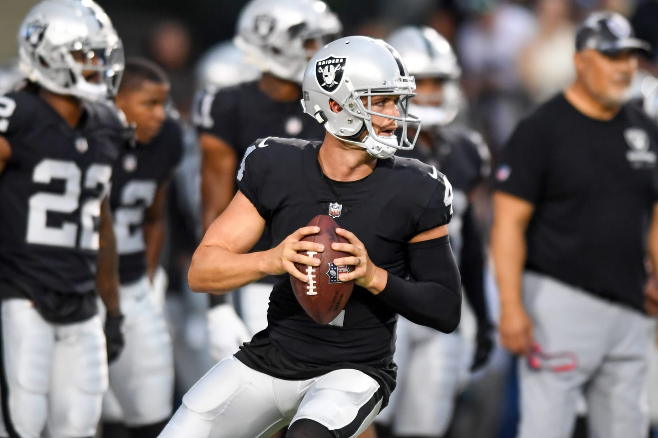 CANTON, OHIO - AUGUST 04: Derek Carr #4 of the Las Vegas Raiders warms up prior to the 2022 Pro Hall of Fame Game against the Jacksonville Jaguars at Tom Benson Hall of Fame Stadium on August 04, 2022 in Canton, Ohio. (Photo by Nick Cammett/Getty Images) CANTON, OHIO - AUGUST 04: Derek Carr #4 of the Las Vegas Raiders warms up prior to the 2022 Pro Hall of Fame Game against the Jacksonville Jaguars at Tom Benson Hall of Fame Stadium on August 04, 2022 in Canton, Ohio. (Photo by Nick Cammett/Getty Images)