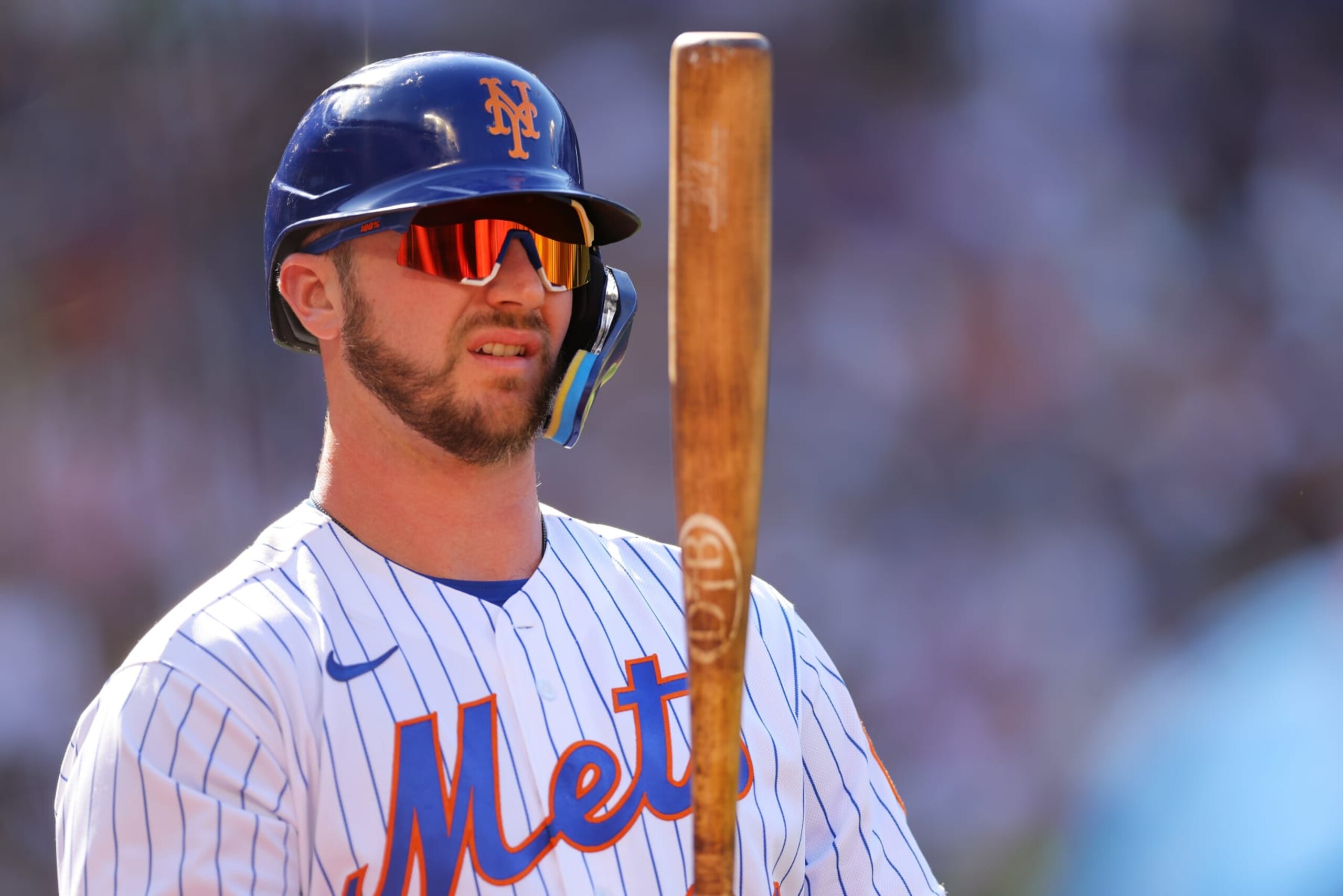 NEW YORK, NEW YORK - AUGUST 07: Pete Alonso #20 of the New York Mets in action against the Atlanta Braves at Citi Field on August 07, 2022 in New York City. New York Mets defeated the Atlanta Braves 5-2. (Photo by Mike Stobe/Getty Images)