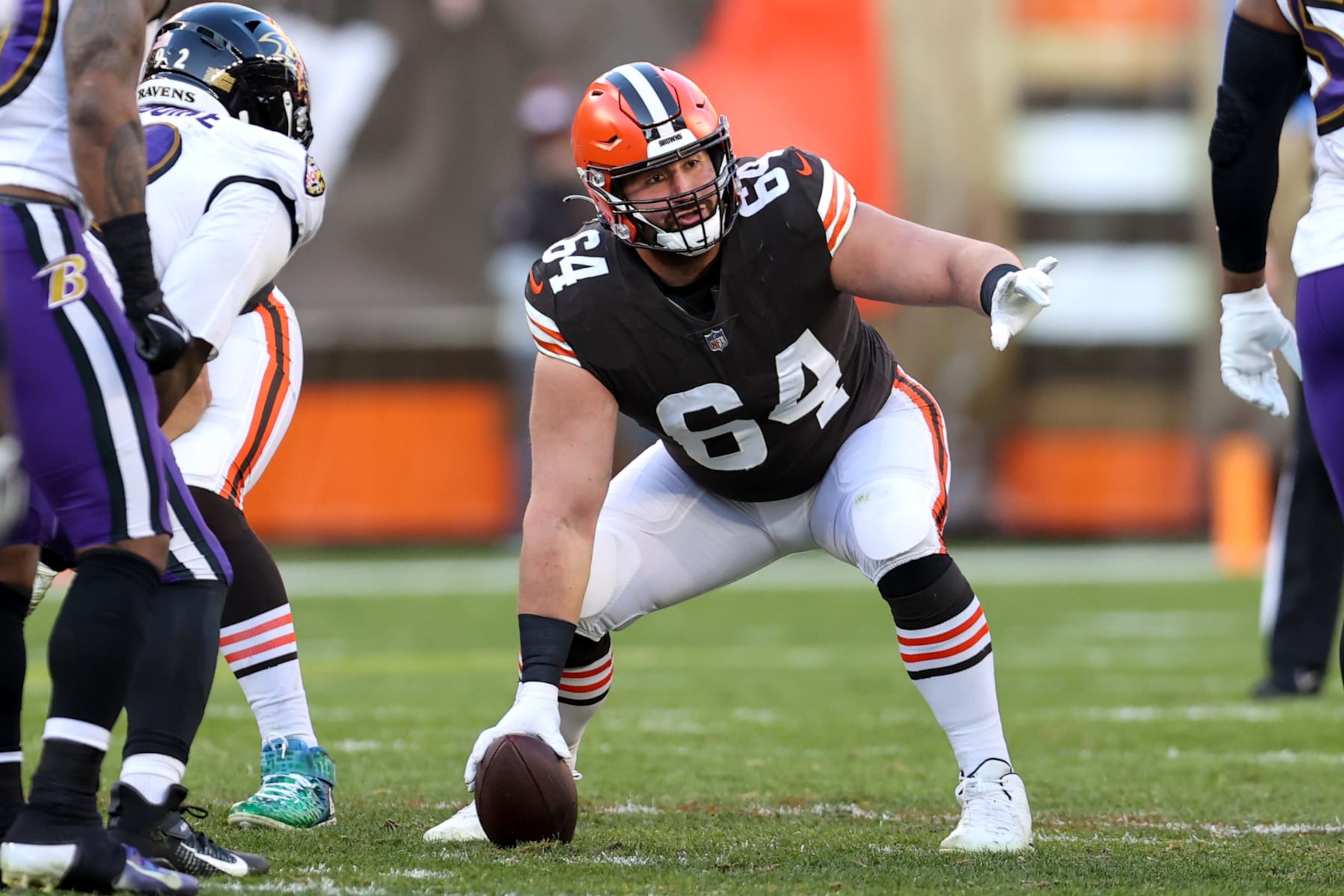 CLEVELAND, OH - DECEMBER 12: Cleveland Browns center JC Tretter (64) at the line of scrimmage during the fourth quarter of the National Football League game between the Baltimore Ravens and Cleveland Browns on December 12, 2021, at FirstEnergy Stadium in Cleveland, OH. (Photo by Frank Jansky/Icon Sportswire via Getty Images) CLEVELAND, OH - DECEMBER 12: Cleveland Browns center JC Tretter (64) at the line of scrimmage during the fourth quarter of the National Football League game between the Baltimore Ravens and Cleveland Browns on December 12, 2021, at FirstEnergy Stadium in Cleveland, OH. (Photo by Frank Jansky/Icon Sportswire via Getty Images)