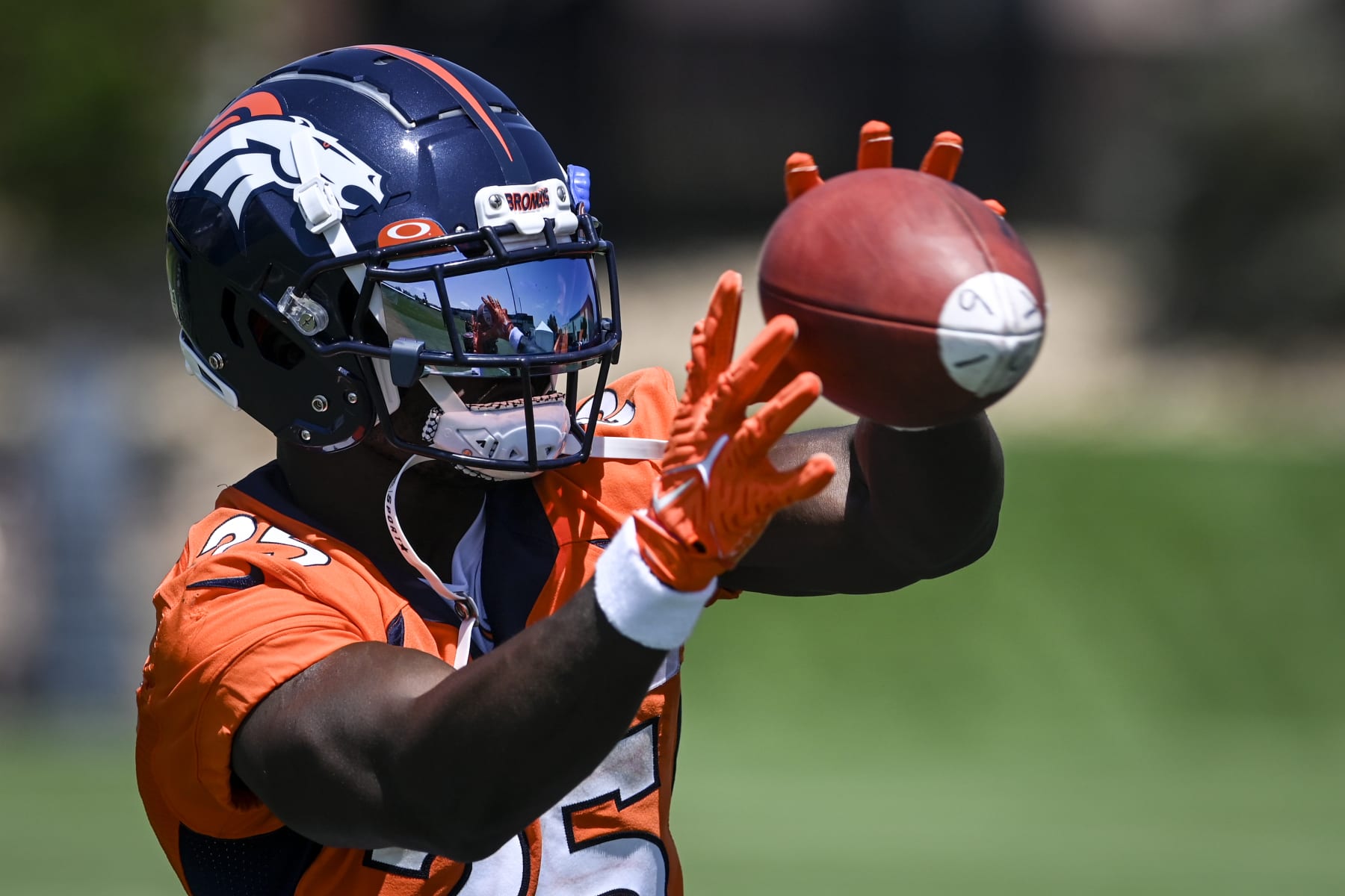ENGLEWOOD , CO - JULY 27: Denver Broncos running back Melvin Gordon catches passes during training camp at UCHealth Training Center on Wednesday, July 27, 2022. (Photo by AAron Ontiveroz/MediaNews Group/The Denver Post via Getty Images)