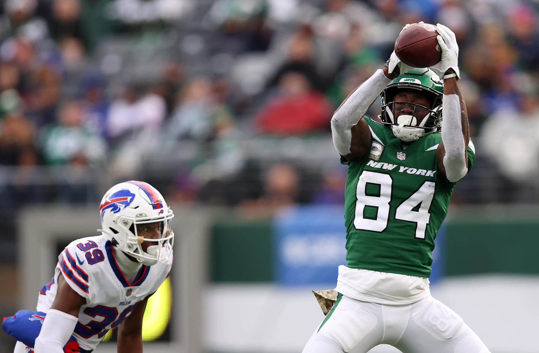 EAST RUTHERFORD, NEW JERSEY - NOVEMBER 14: Corey Davis #84 of the New York Jets makes a catch in the third quarter against the Buffalo Bills at MetLife Stadium on November 14, 2021 in East Rutherford, New Jersey. (Photo by Elsa/Getty Images)