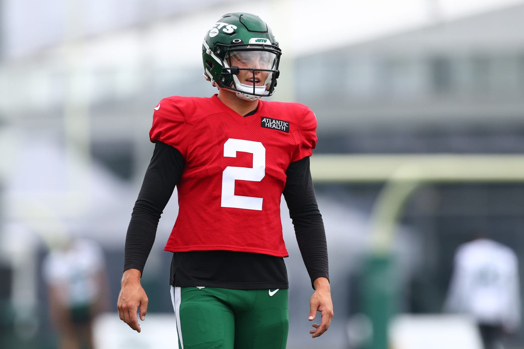 FLORHAM PARK, NJ - AUGUST 01: Quarterback Zach Wilson #2 of the New York Jets during training camp at Atlantic Health Jets Training Center on August 1, 2022 in Florham Park, New Jersey. (Photo by Rich Schultz/Getty Images)