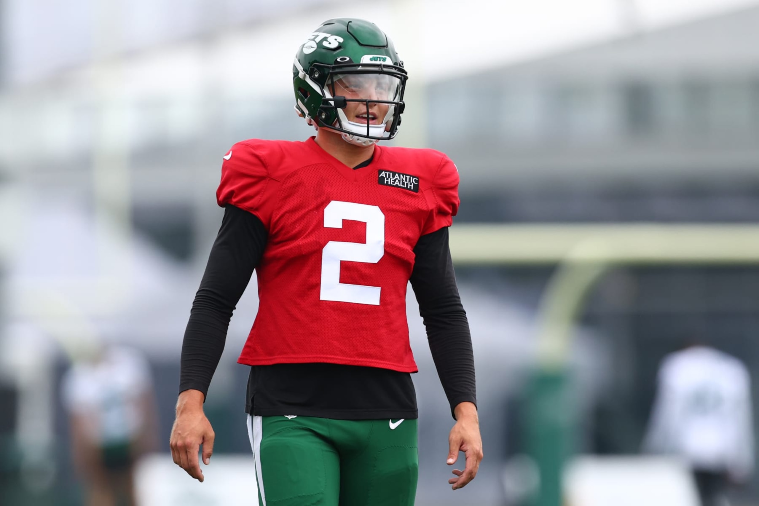 FLORHAM PARK, NJ - AUGUST 01: Quarterback Zach Wilson #2 of the New York Jets during training camp at Atlantic Health Jets Training Center on August 1, 2022 in Florham Park, New Jersey. (Photo by Rich Schultz/Getty Images)