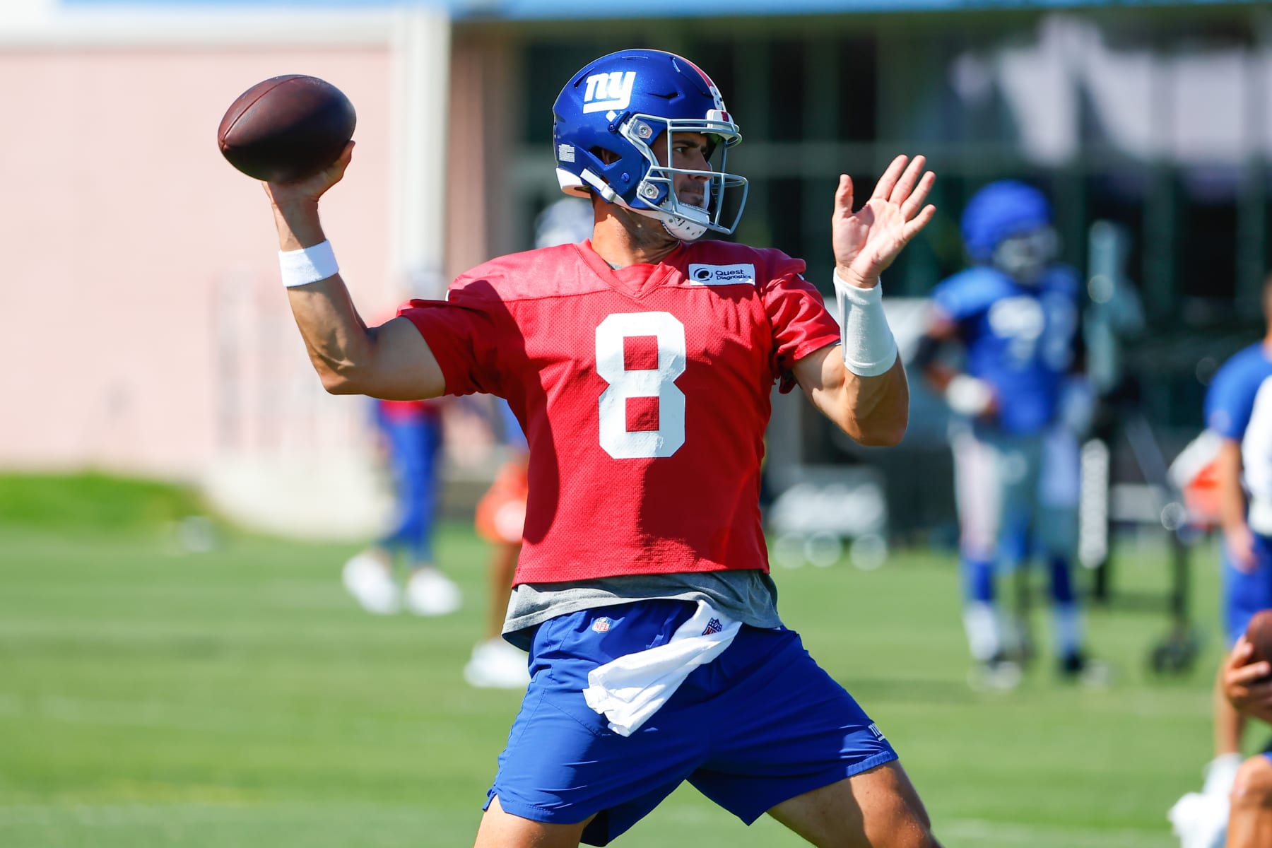 EAST RUTHERFORD, NJ - JULY 30: Daniel Jones (8) New York Giants quarterback drops back to pass  during training camp on July 30, 2022 at Quest Diagnostics Training Center in East Rutherford, New Jersey.  (Photo by Rich Graessle/Icon Sportswire via Getty Images)