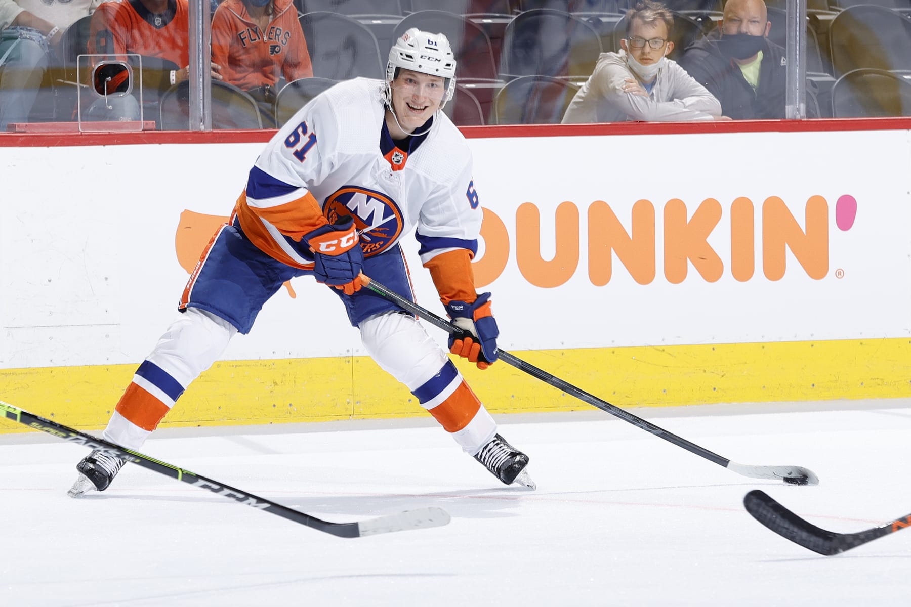 PHILADELPHIA, PENNSYLVANIA - SEPTEMBER 28: Aatu Raty #61 of the New York Islanders passes during the third period against the Philadelphia Flyers at Wells Fargo Center on September 28, 2021 in Philadelphia, Pennsylvania. (Photo by Tim Nwachukwu/Getty Images)