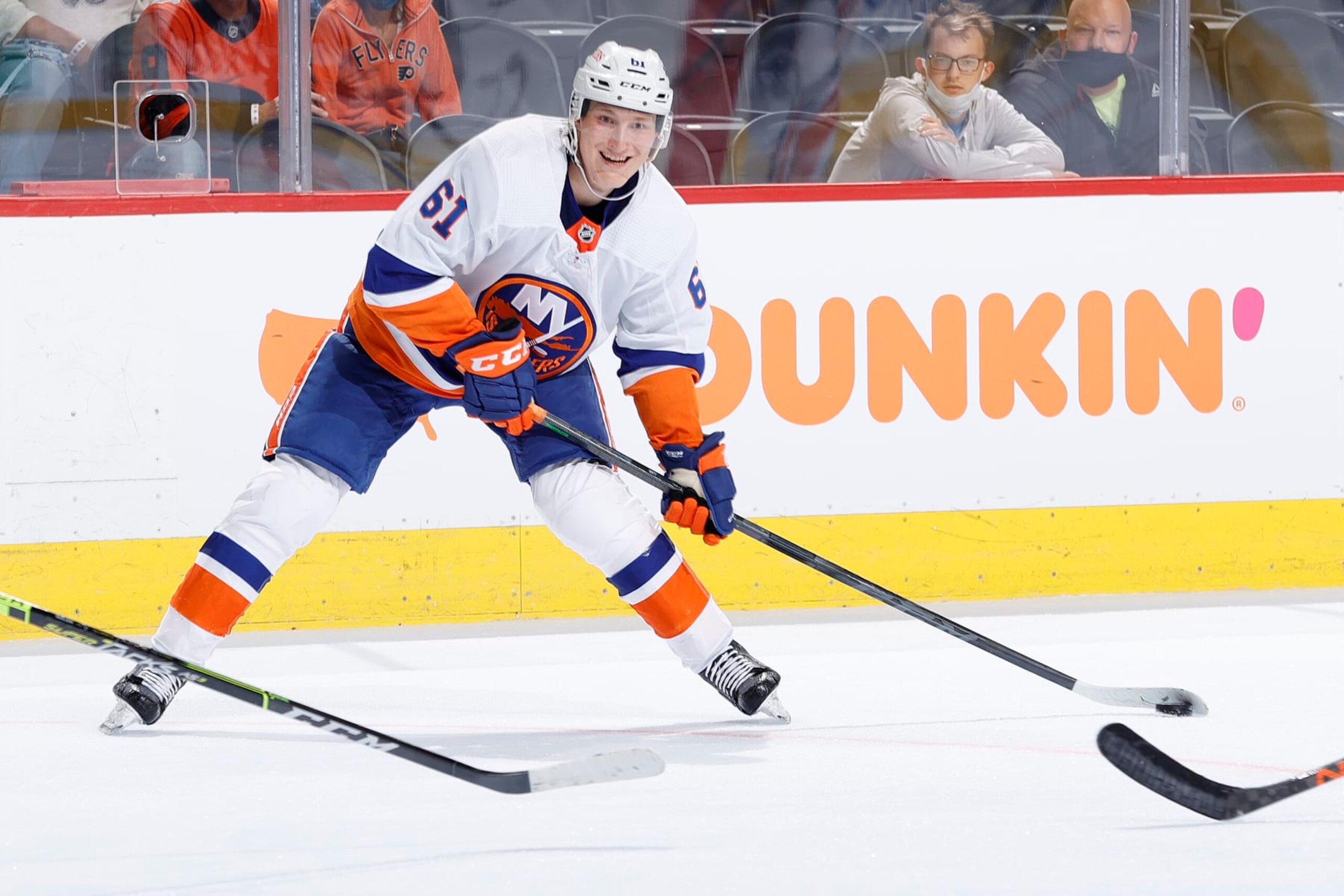 PHILADELPHIA, PENNSYLVANIA - SEPTEMBER 28: Aatu Raty #61 of the New York Islanders passes during the third period against the Philadelphia Flyers at Wells Fargo Center on September 28, 2021 in Philadelphia, Pennsylvania. (Photo by Tim Nwachukwu/Getty Images)