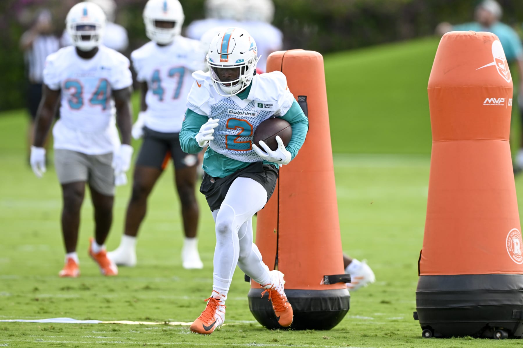 DAVIE, FL - JUNE 01: Miami Dolphins running back Chase Edmonds (2) runs with the ball during the first mandatory  minicamp at the Baptist Health Training Complex on June 1, 2022, in Miami Gardens, Florida. (Photo by Doug Murray/Icon Sportswire via Getty Images)