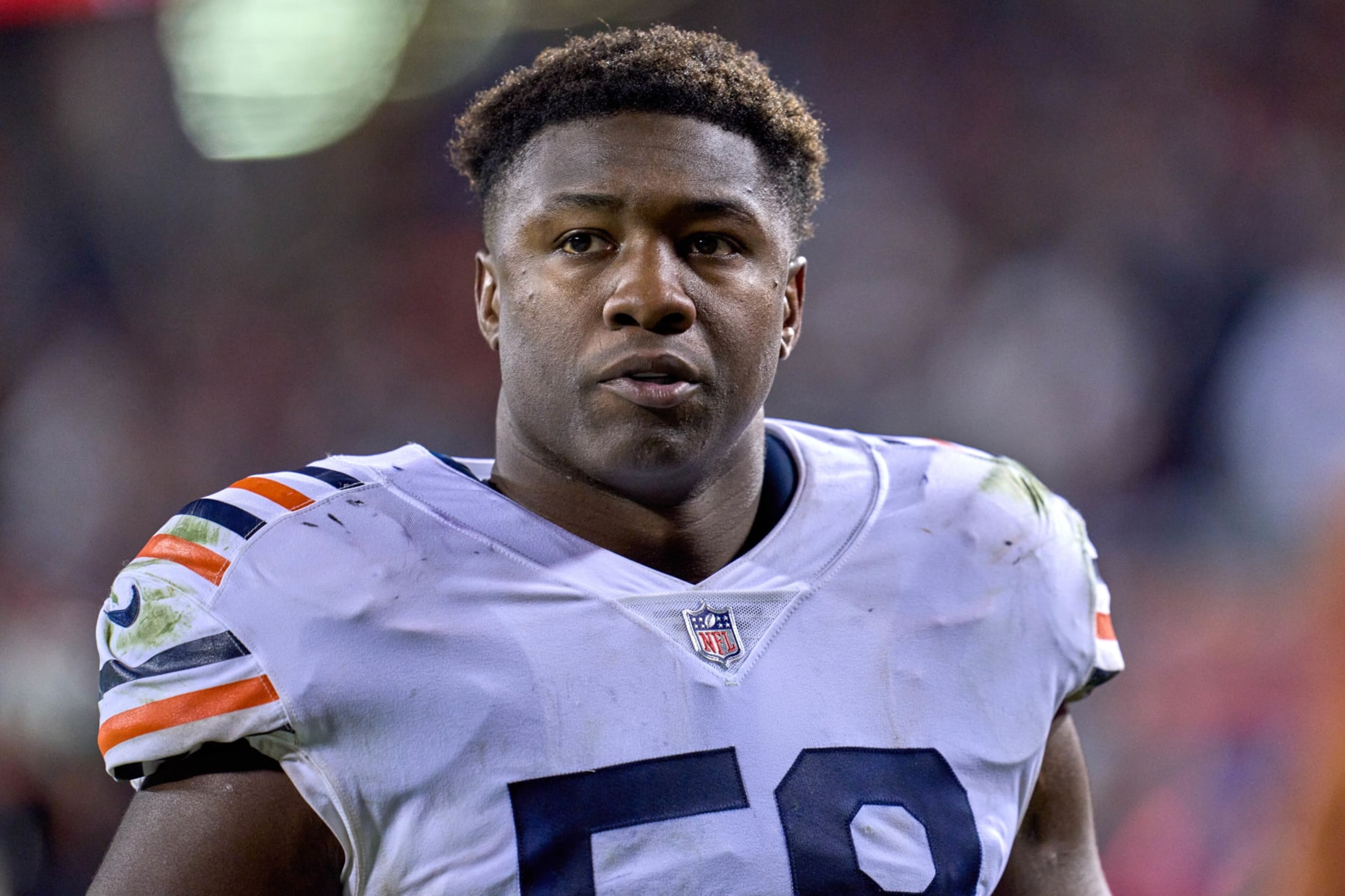 CHICAGO, IL - DECEMBER 20: Chicago Bears inside linebacker Roquan Smith (58) looks on during a game between the Chicago Bears and the Minnesota Vikings on December 20, 2021, at Soldier Field in Chicago, IL. (Photo by Robin Alam/Icon Sportswire via Getty Images) CHICAGO, IL - DECEMBER 20: Chicago Bears inside linebacker Roquan Smith (58) looks on during a game between the Chicago Bears and the Minnesota Vikings on December 20, 2021, at Soldier Field in Chicago, IL. (Photo by Robin Alam/Icon Sportswire via Getty Images)